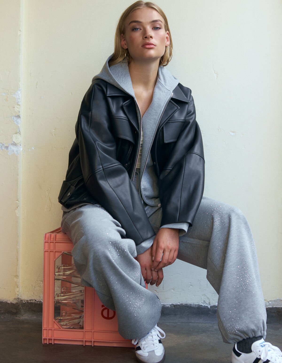 Oversized Vegan Leren Jack Zwart By Fred SHOEBY WOMEN