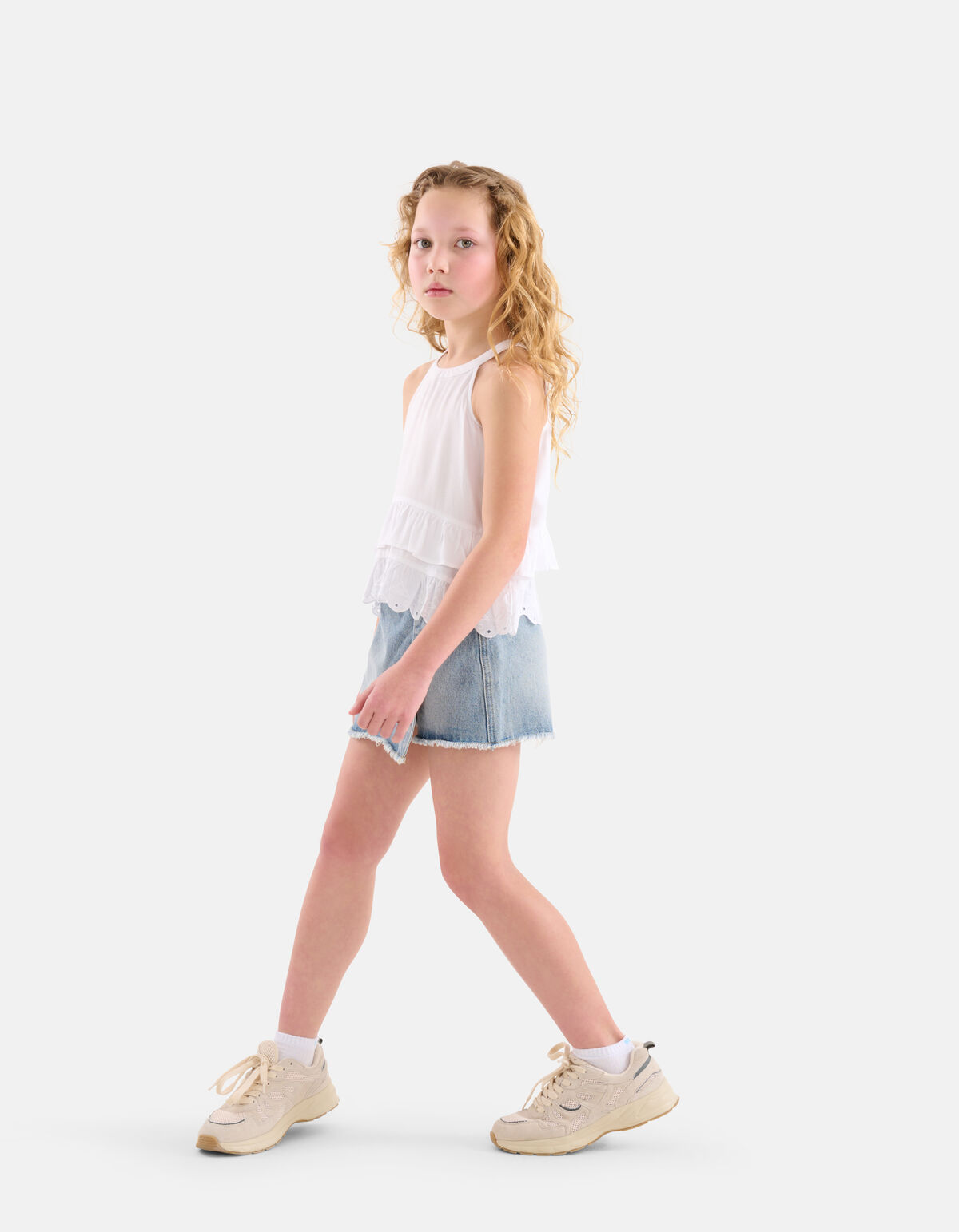 Embroidery Halter Top Wit SHOEBY GIRLS