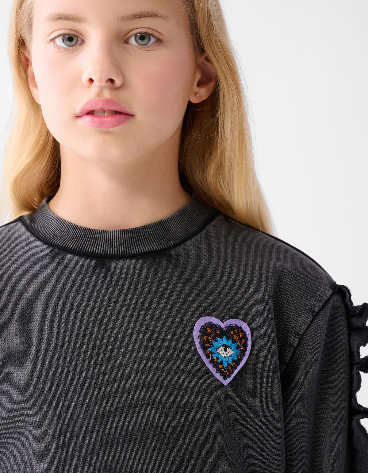 Ruffle Embroidery Sweater Donkergrijs SHOEBY GIRLS