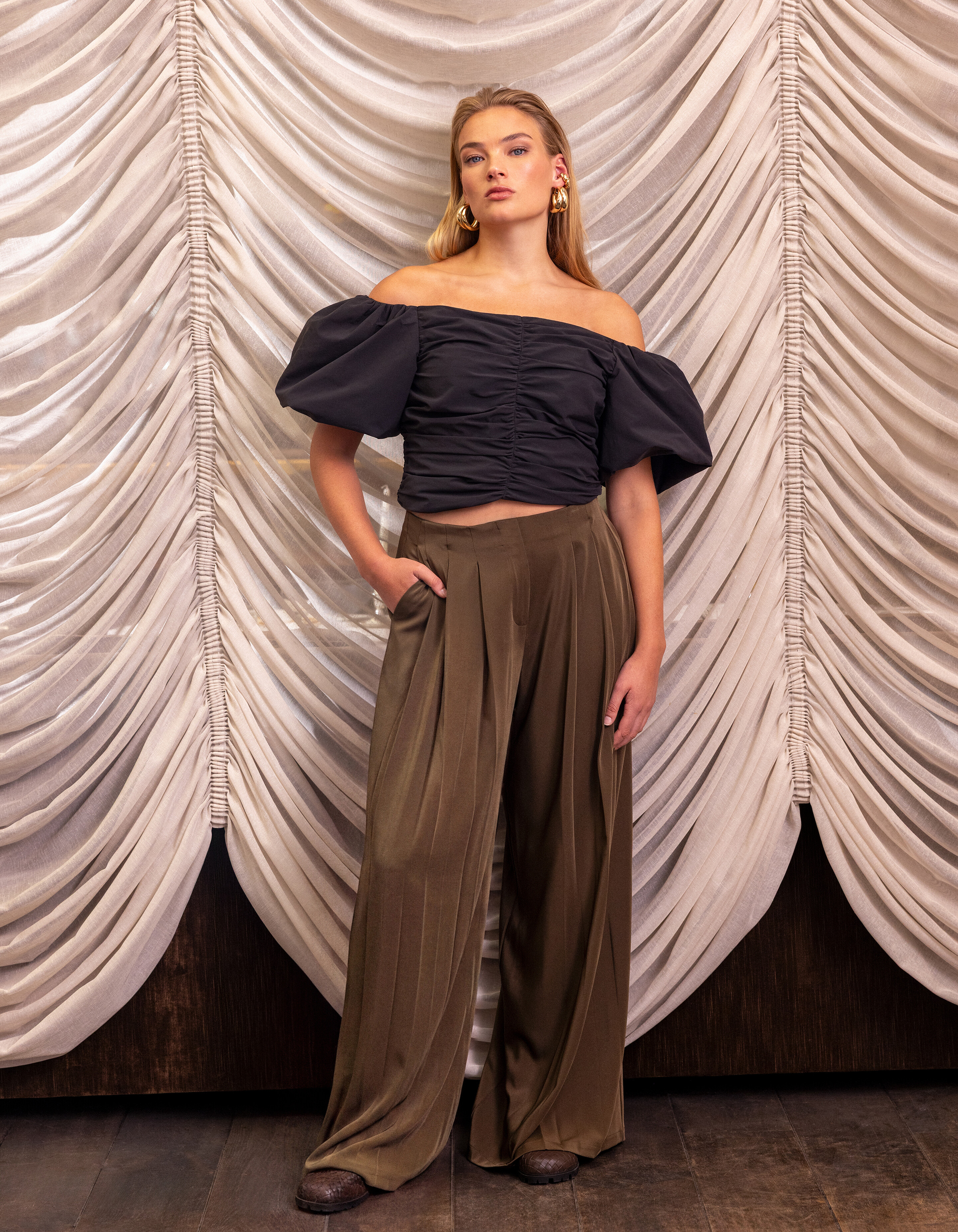 Pleated Loose Fit Broek Bruin By Fred SHOEBY WOMEN