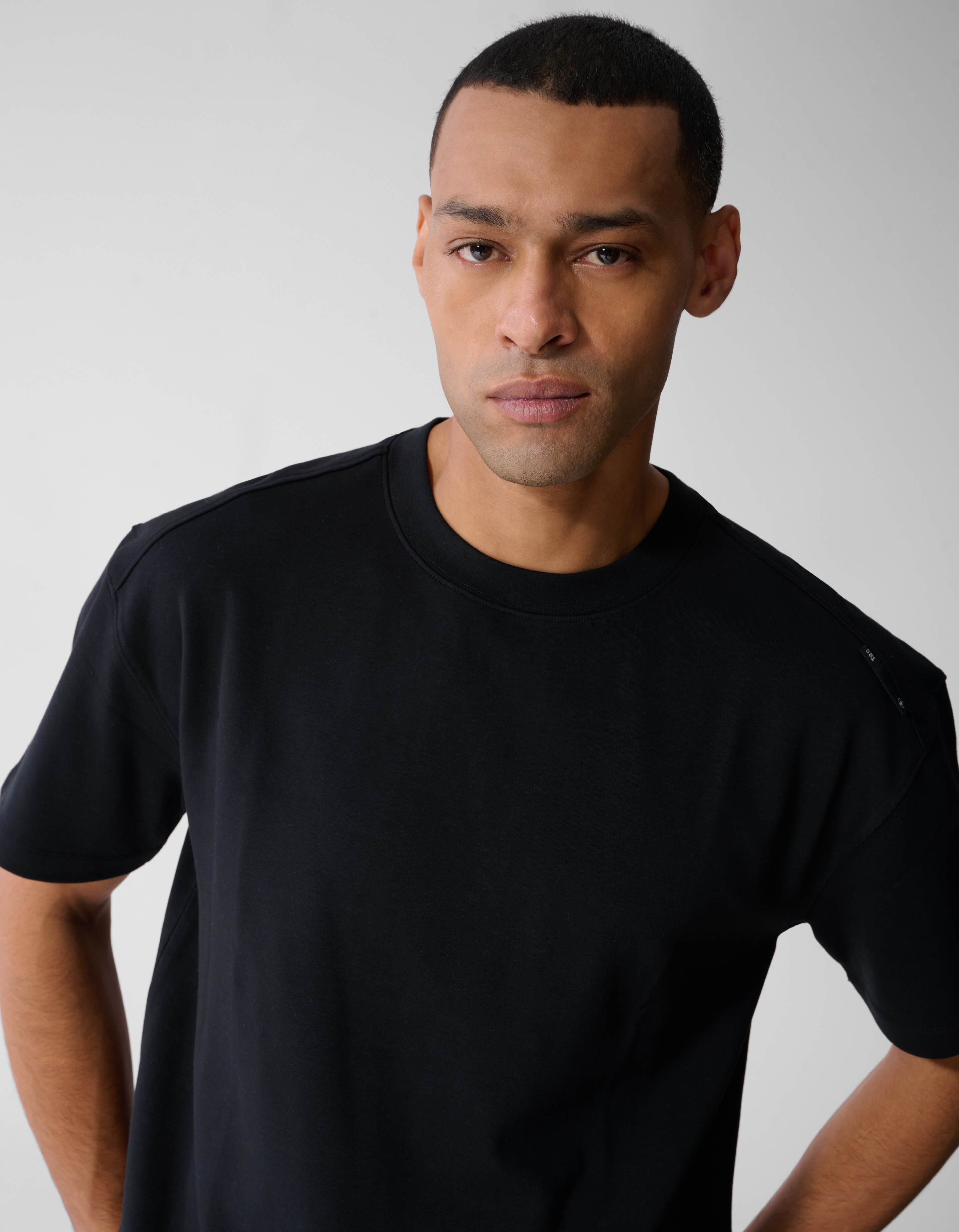 Basis Label T-Shirt Zwart SHOEBY MEN