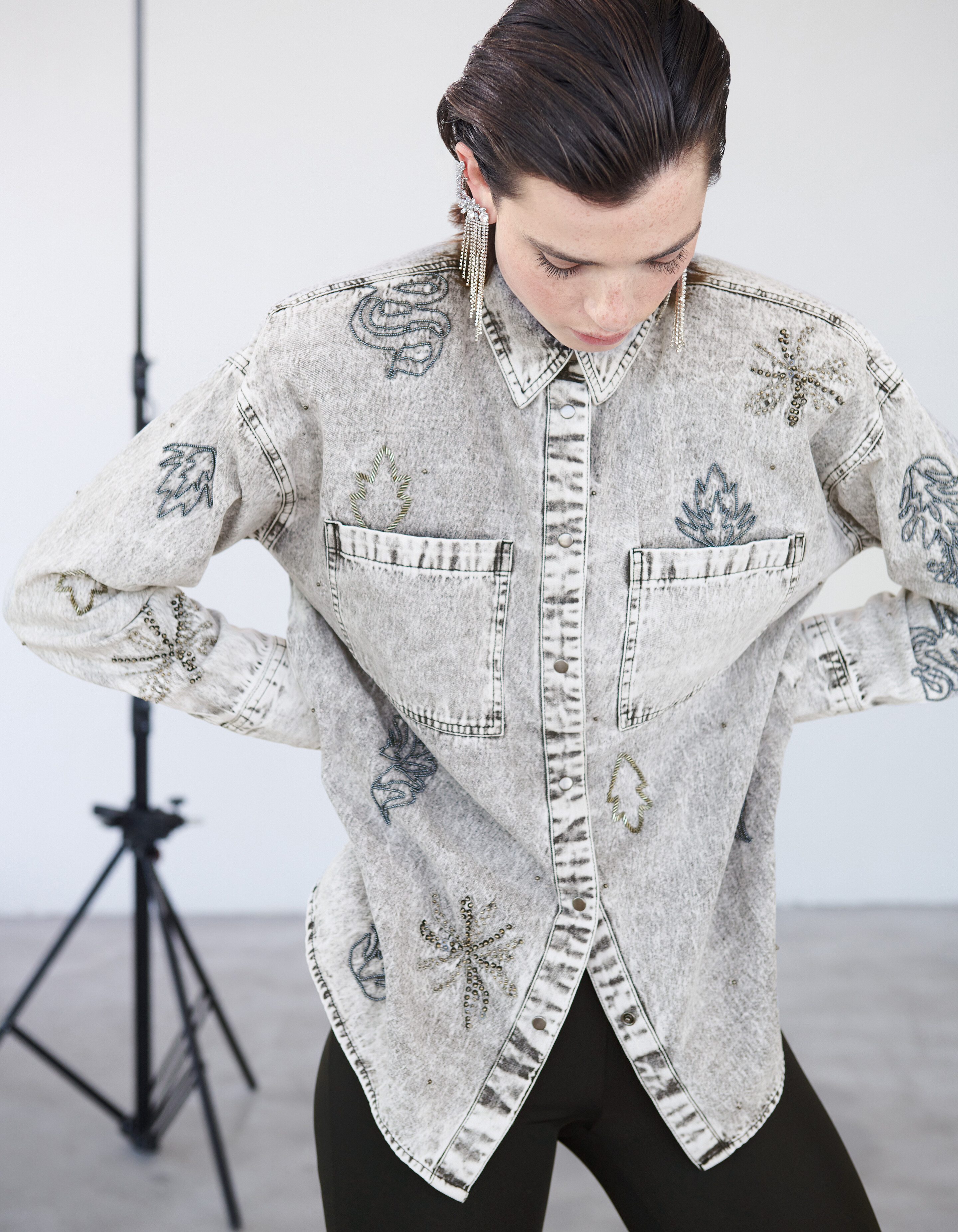 Ruïneren trimmen Lijkt op Embellished Denim Blouse Grijs | Shoeby