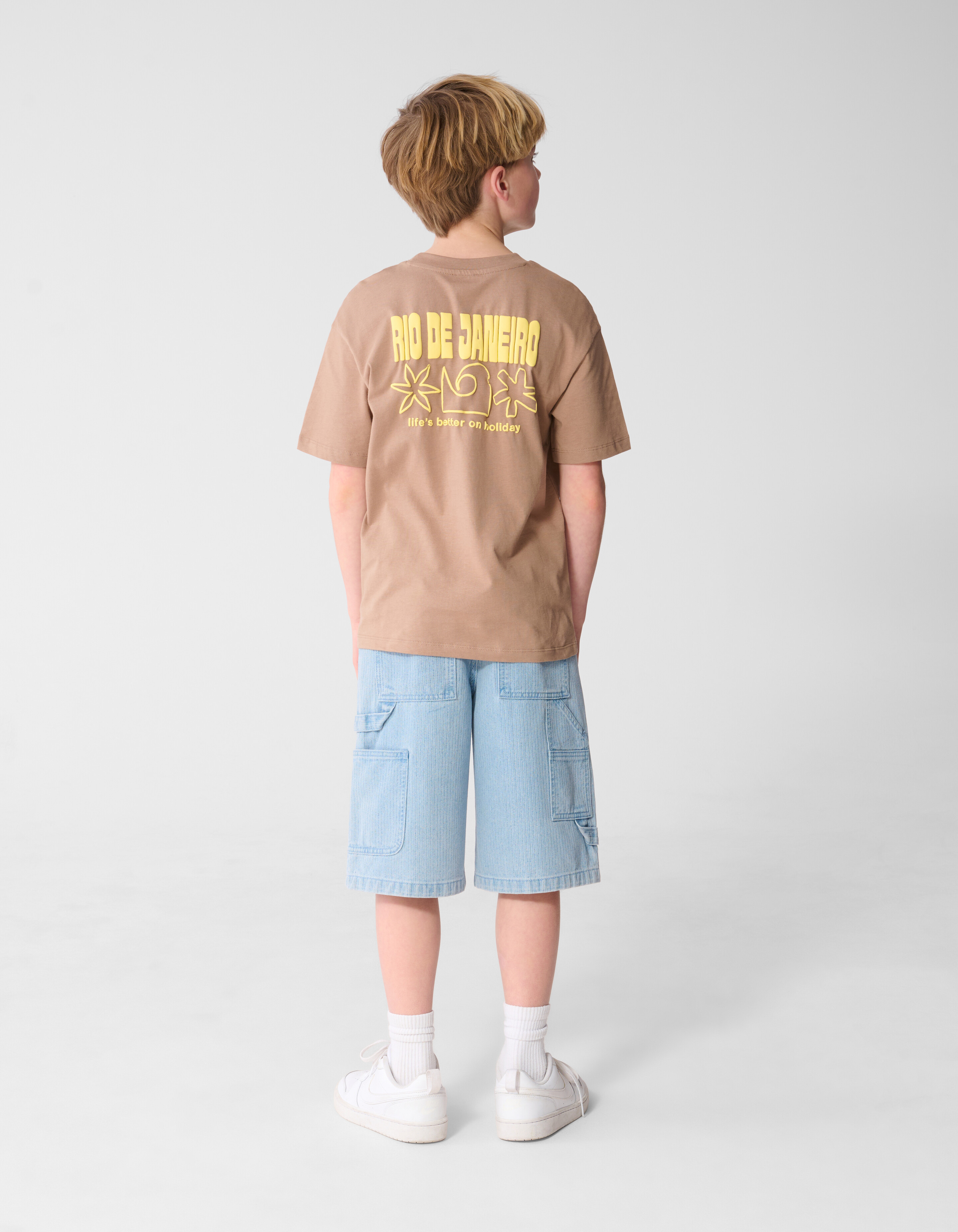 Holiday Artwork T-shirt Lichtbruin SHOEBY BOYS