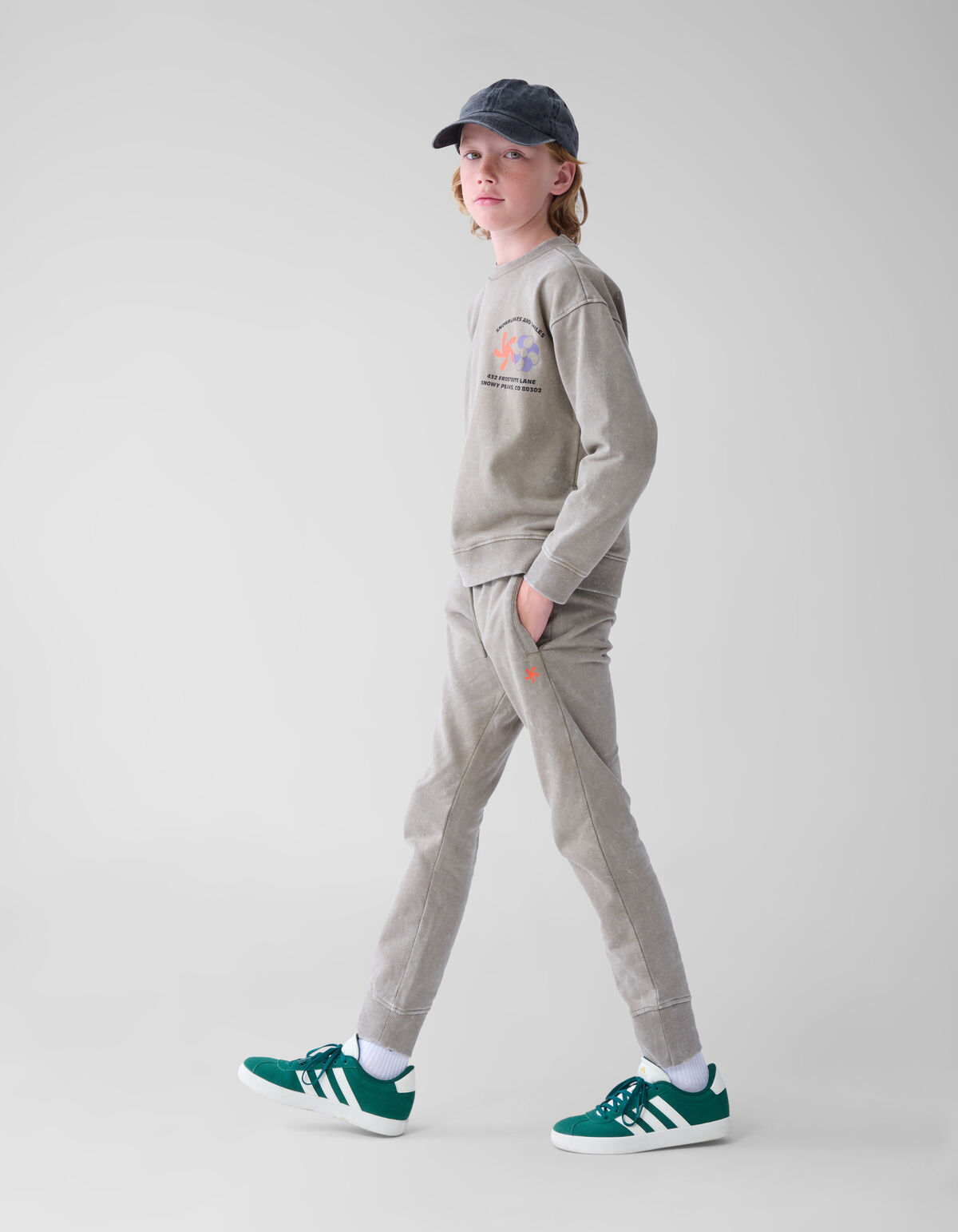 Washed Artwork Sweater Taupe SHOEBY BOYS