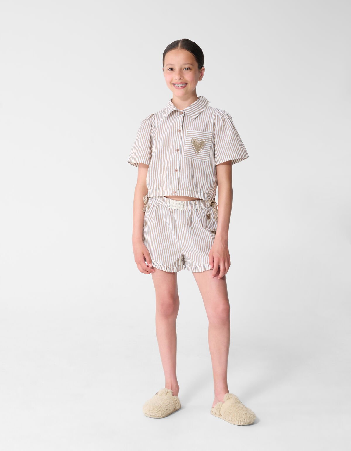 Pinstripe Embroidery Short Bruin SHOEBY GIRLS