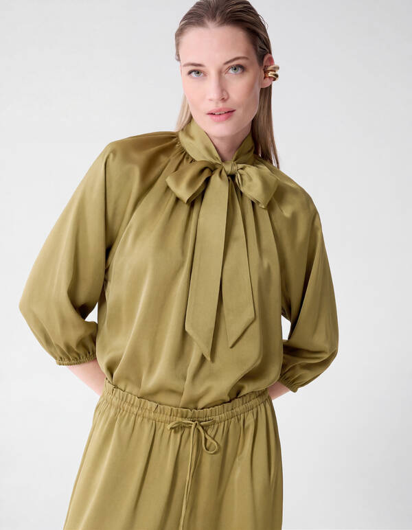 Satijnen Strik Blouse Groen By Fred SHOEBY WOMEN