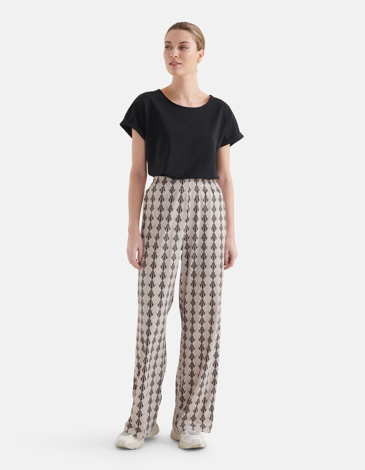 Travel T-shirt Zwart By Mieke SHOEBY WOMEN