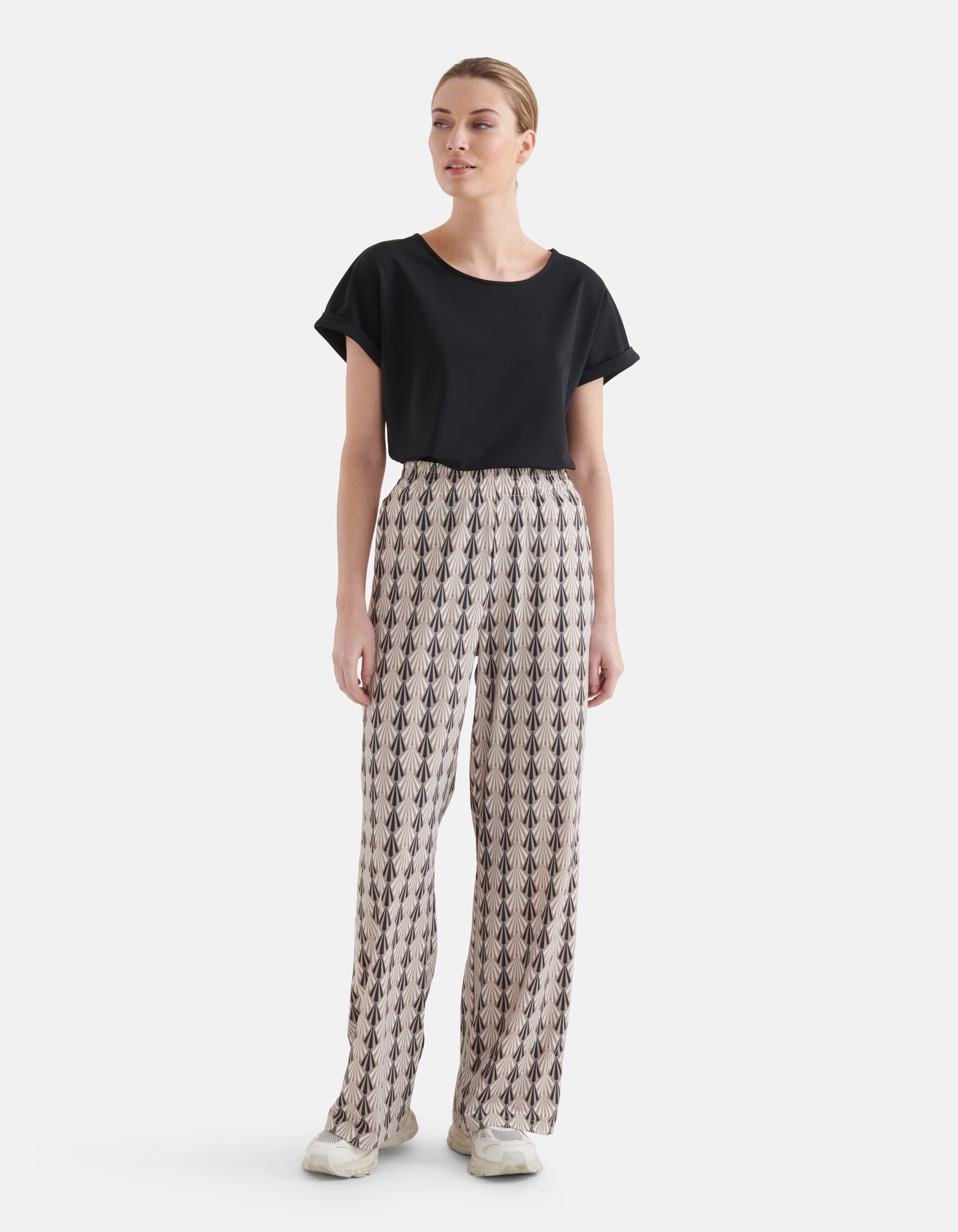 Travel T-shirt Zwart By Mieke SHOEBY WOMEN