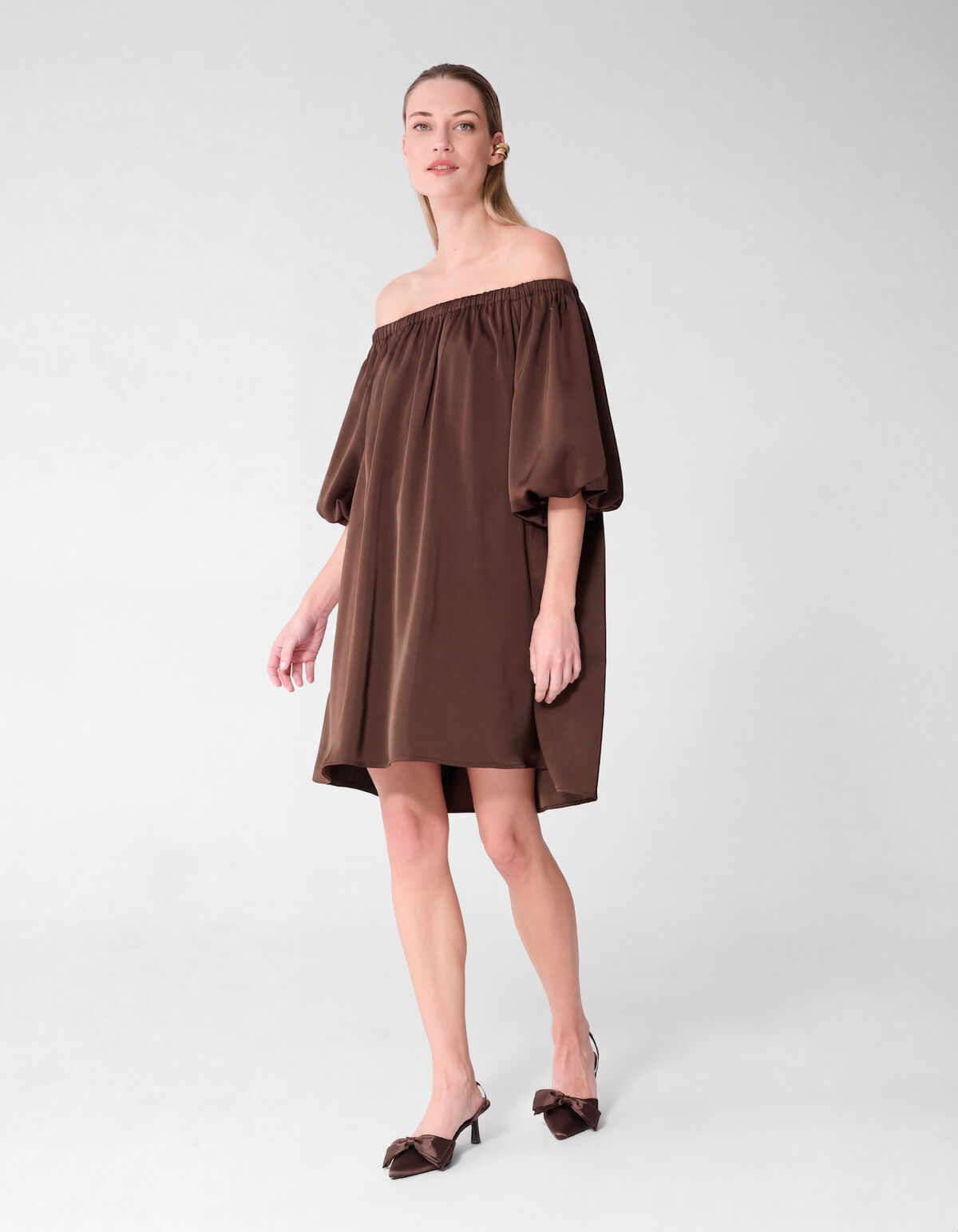 Satijnen Off Shoulder Mini Jurk Bruin By Fred SHOEBY WOMEN