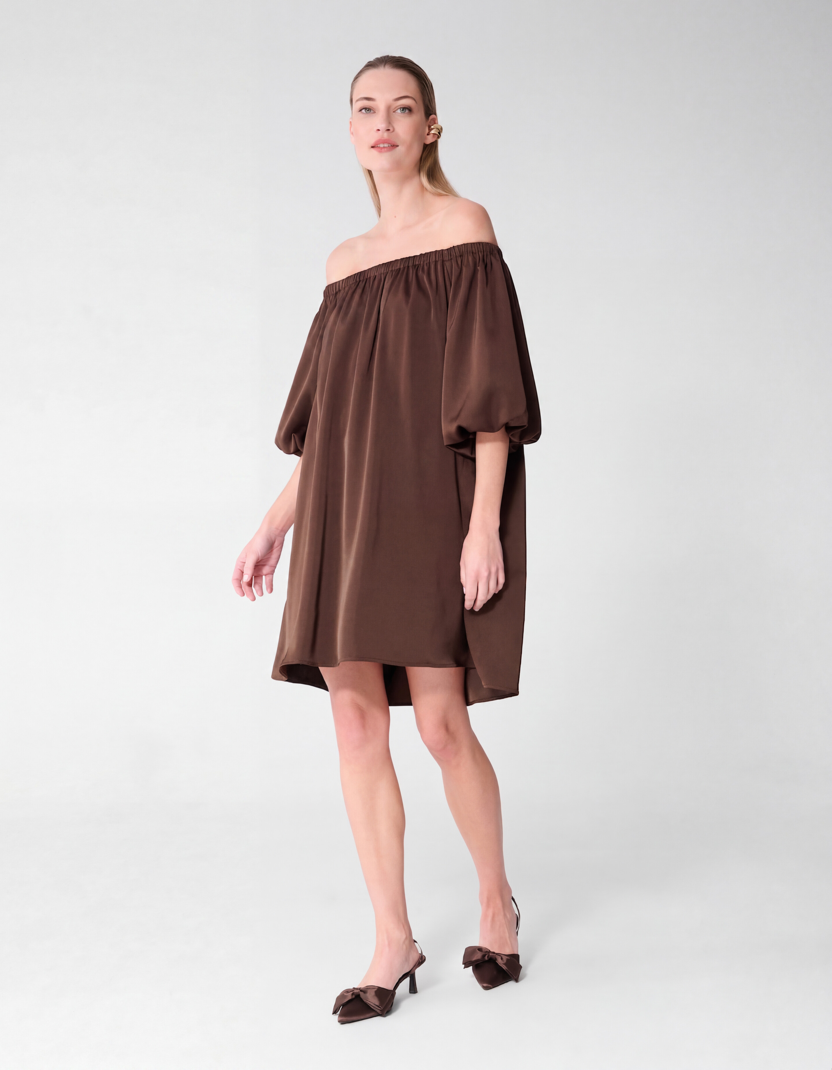 Satijnen Off Shoulder Mini Jurk Bruin By Fred SHOEBY WOMEN