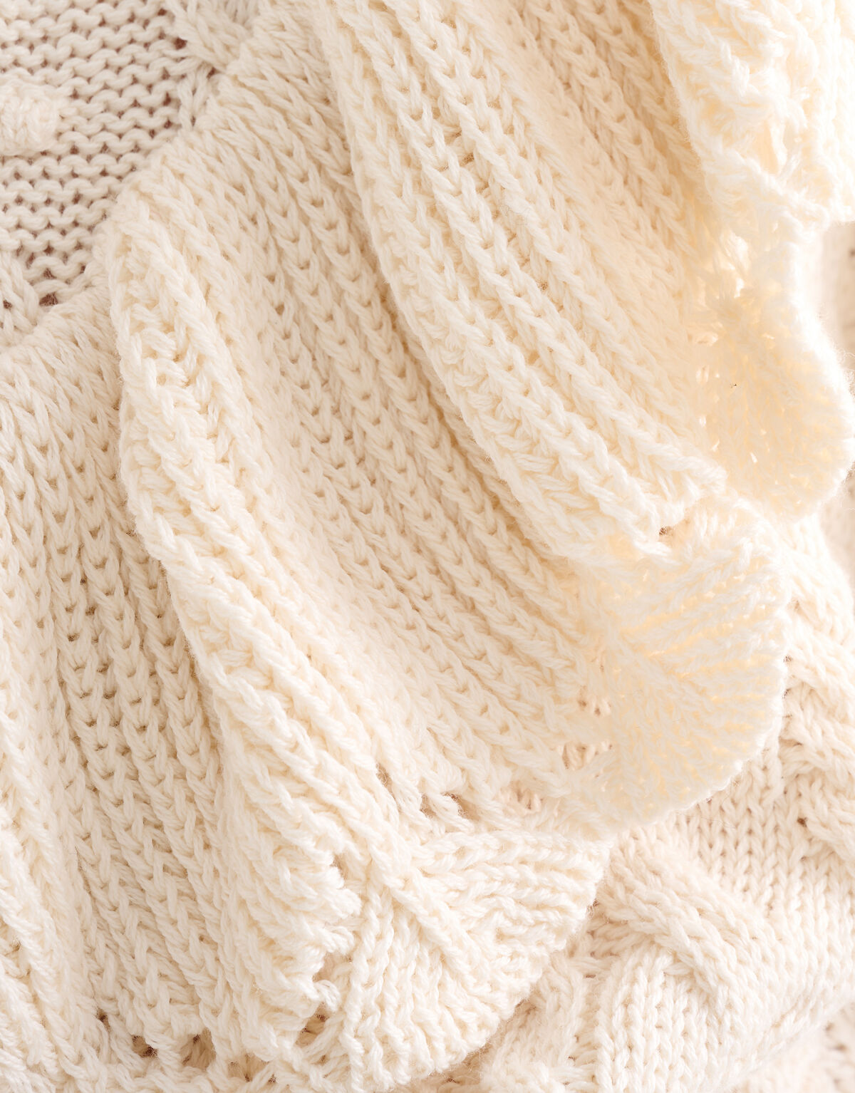 Ruffle Kabeltrui Gebroken Wit SHOEBY WOMEN