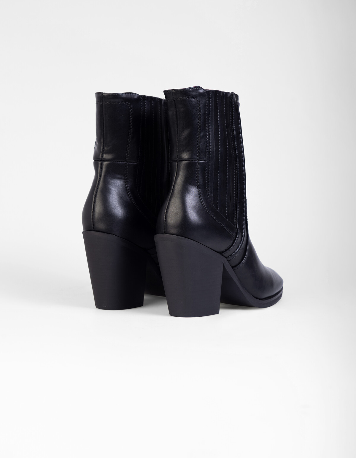 Chiara Laars SCHOENEN SHOEBY