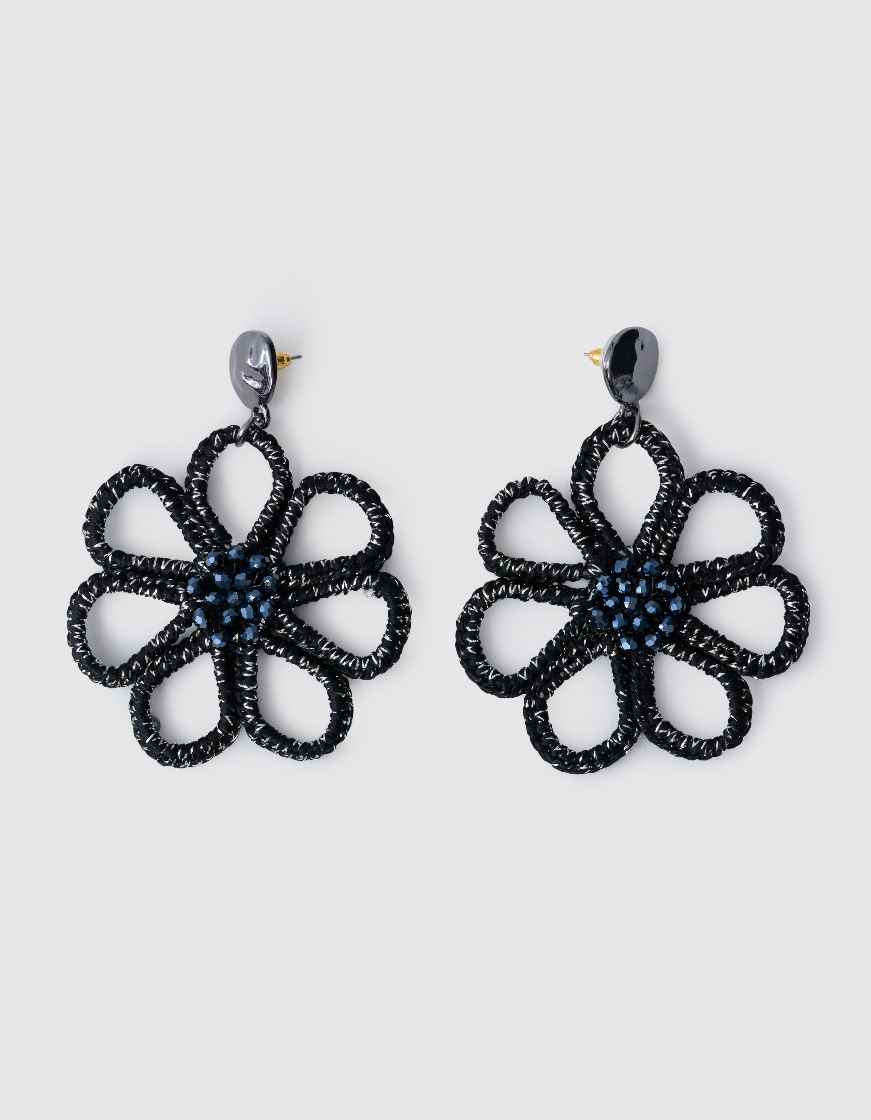 Beaded Bloem Oorbellen Zwart SHOEBY ACCESSOIRES
