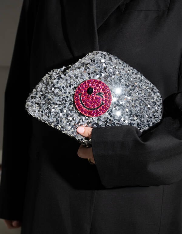Smiley Broche Donkerroze By Fred SHOEBY ACCESSOIRES