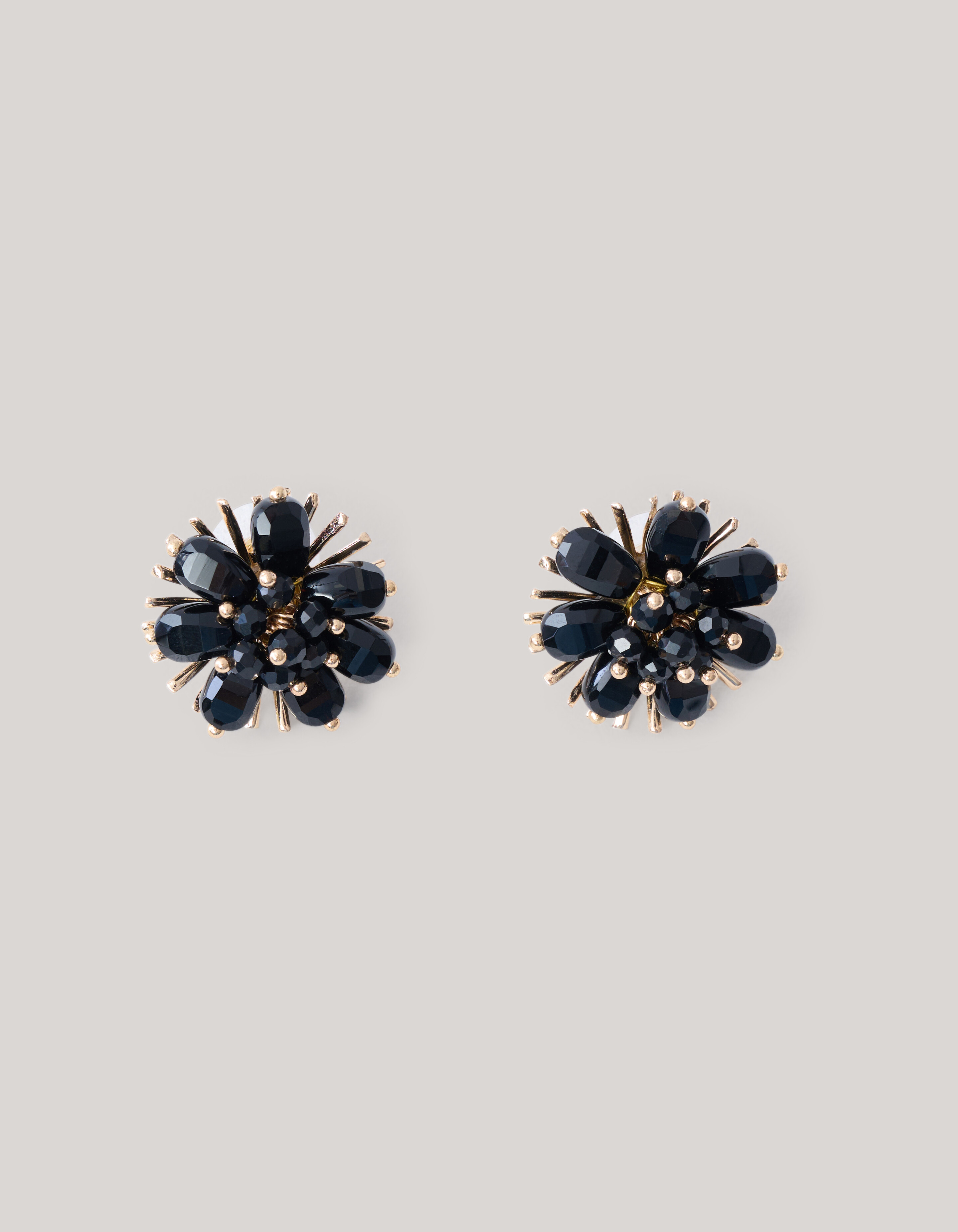 Beaded Flower Oorbellen Zwart SHOEBY ACCESSOIRES