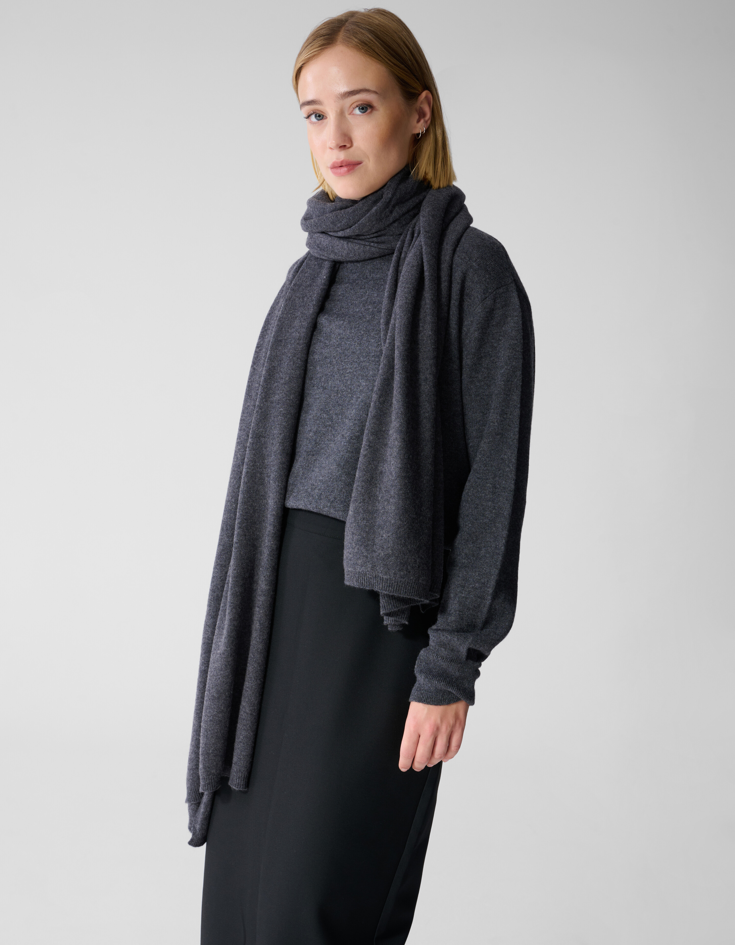 Gebreide Sjaal Donkergrijs By Lonneke SHOEBY ACCESSOIRES