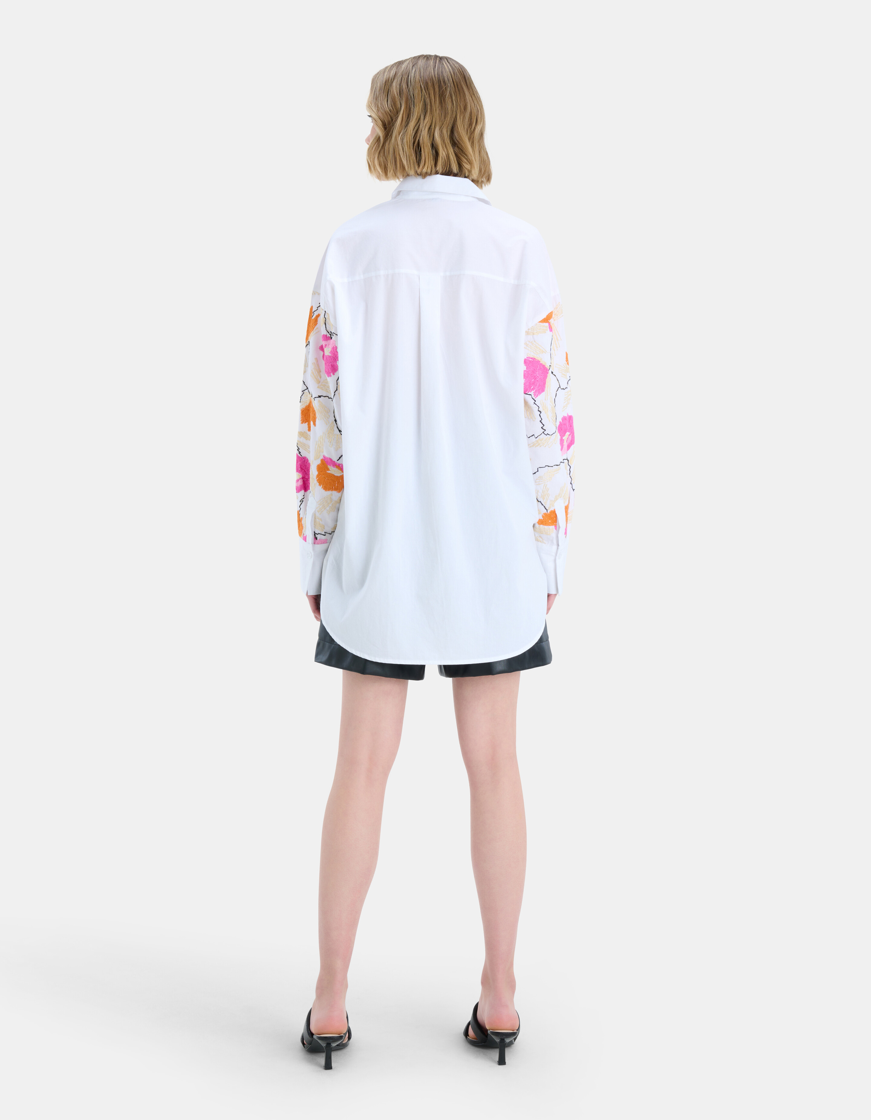 Embro Sleeve Blouse EKSEPT