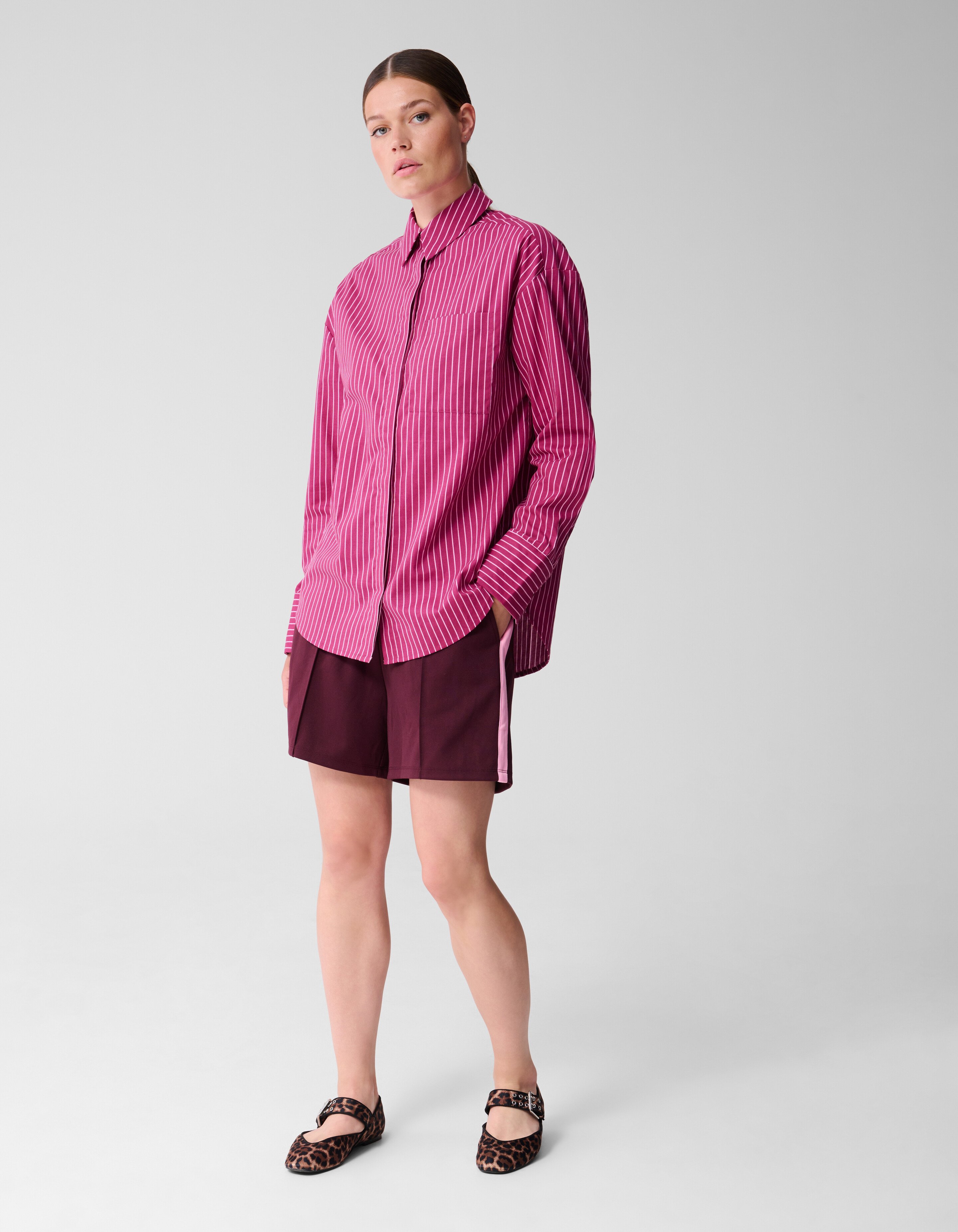 Sporty Short Donkerrood SHOEBY WOMEN