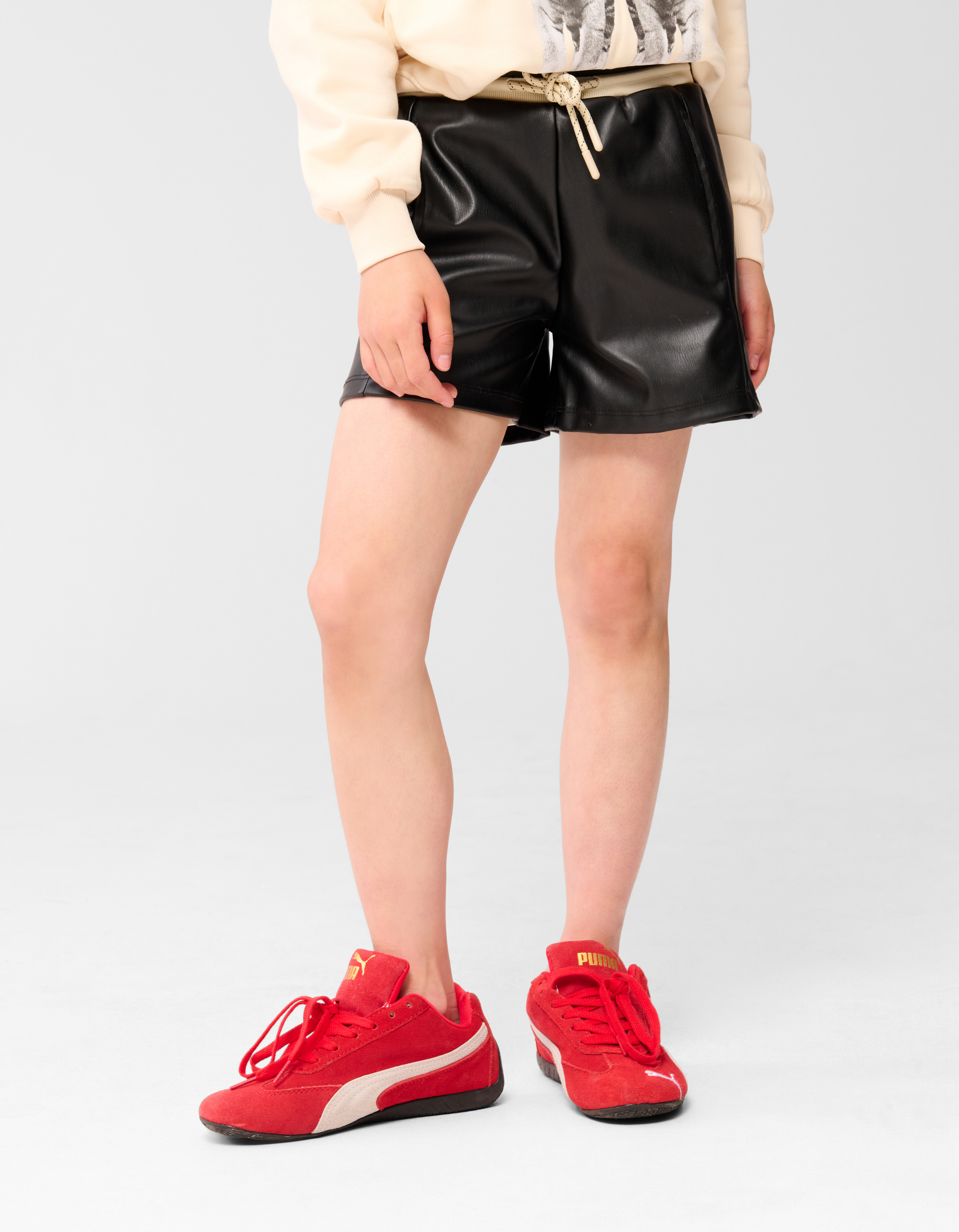 Vegan Leren Sporty Short Zwart SHOEBY GIRLS