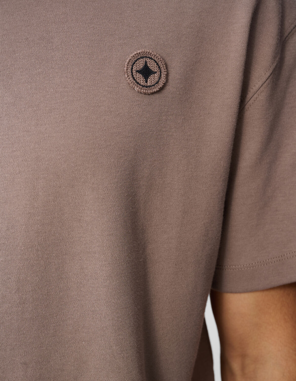 Embroidery Badge T-shirt Lichtbruin SHOEBY MEN