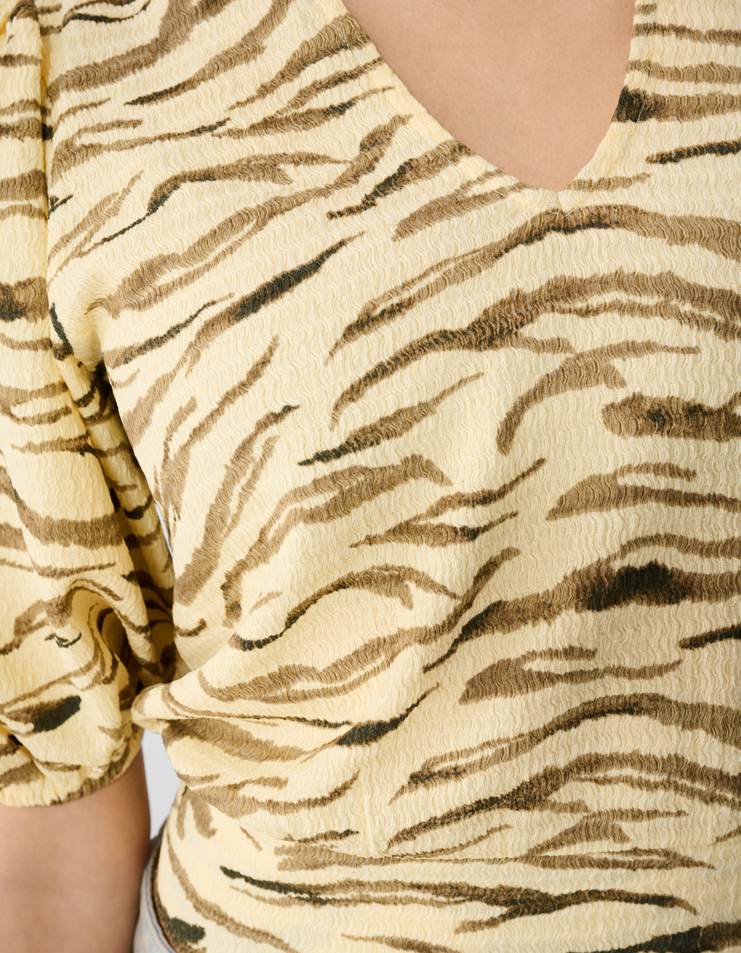 Crinkle Tijger V-Hals Top Lichtgeel SHOEBY WOMEN