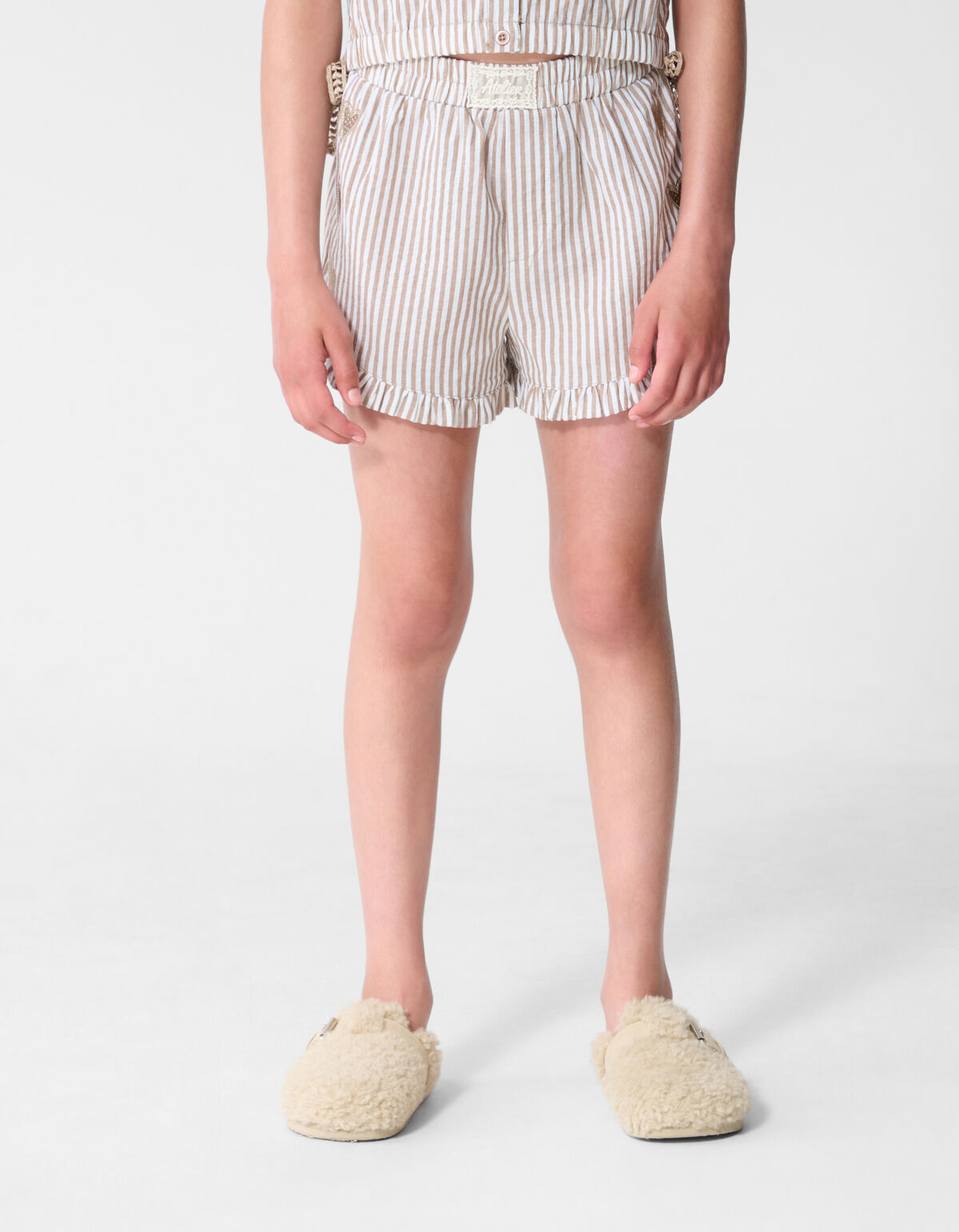 Pinstripe Embroidery Short Bruin SHOEBY GIRLS