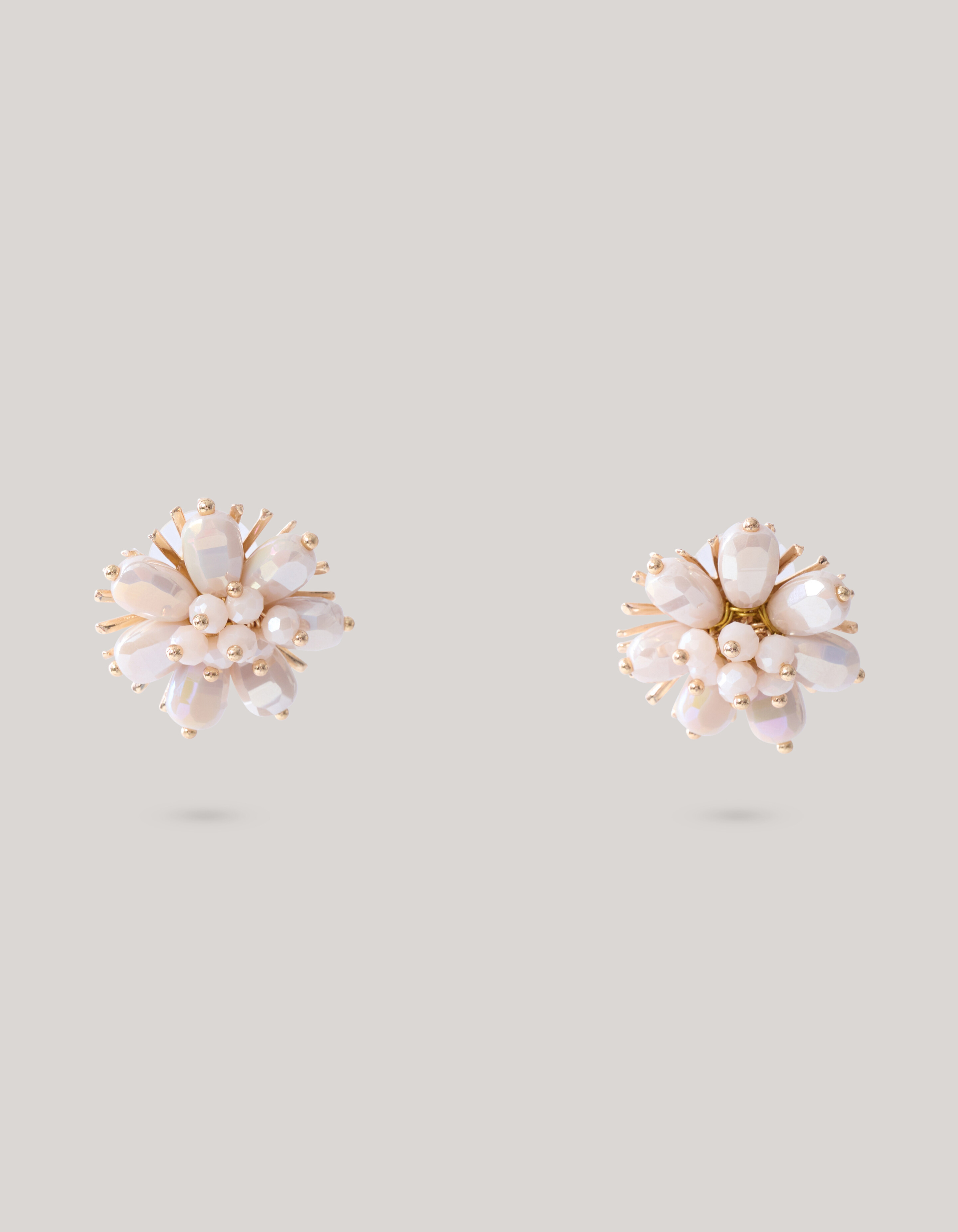 Beaded Flower Oorbellen Gebroken Wit SHOEBY ACCESSOIRES