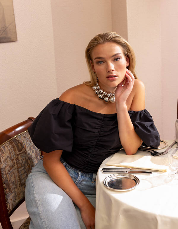 Geplooide Off Shoulder Top Zwart By Fred SHOEBY WOMEN