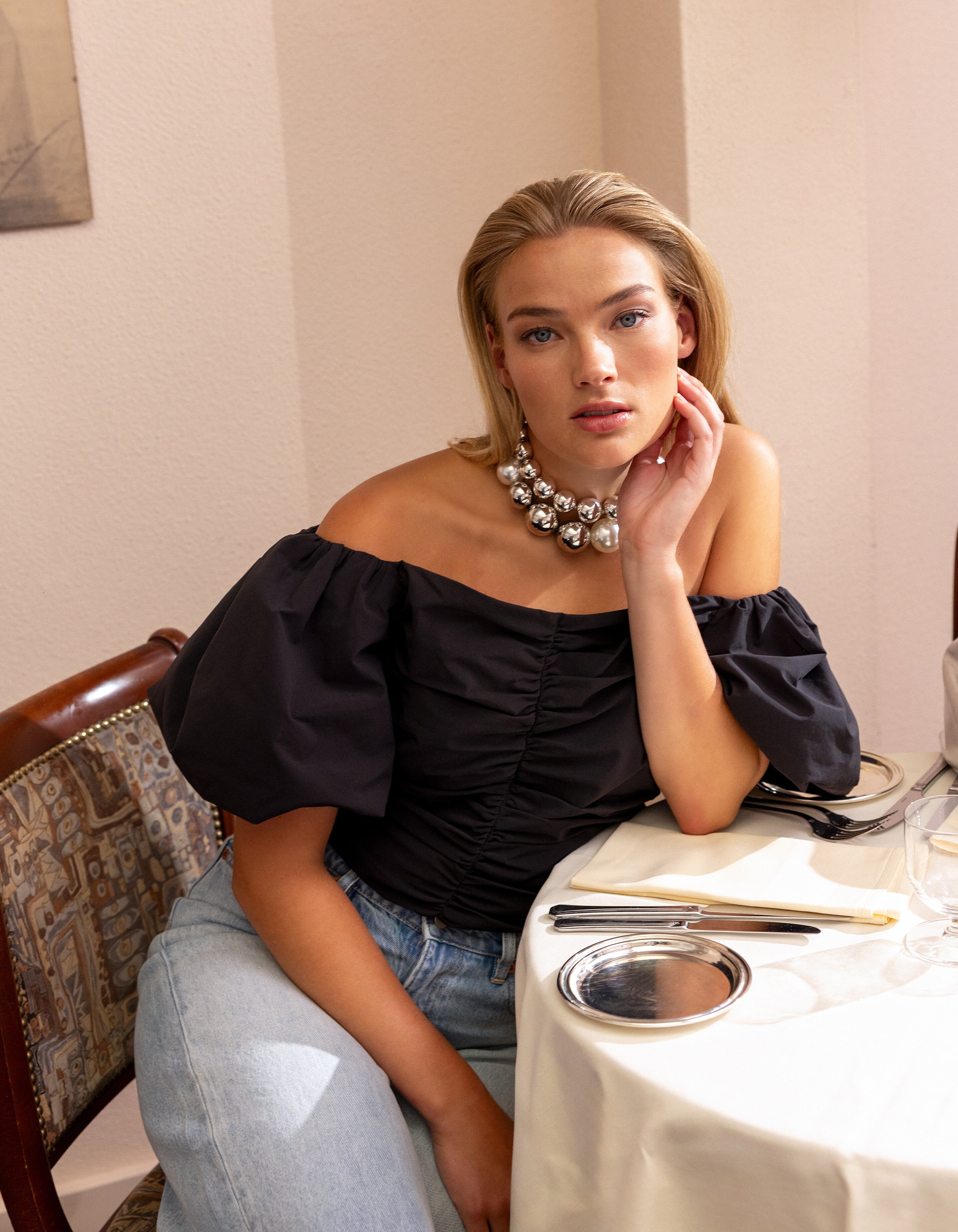 Geplooide Off Shoulder Top Zwart By Fred SHOEBY WOMEN