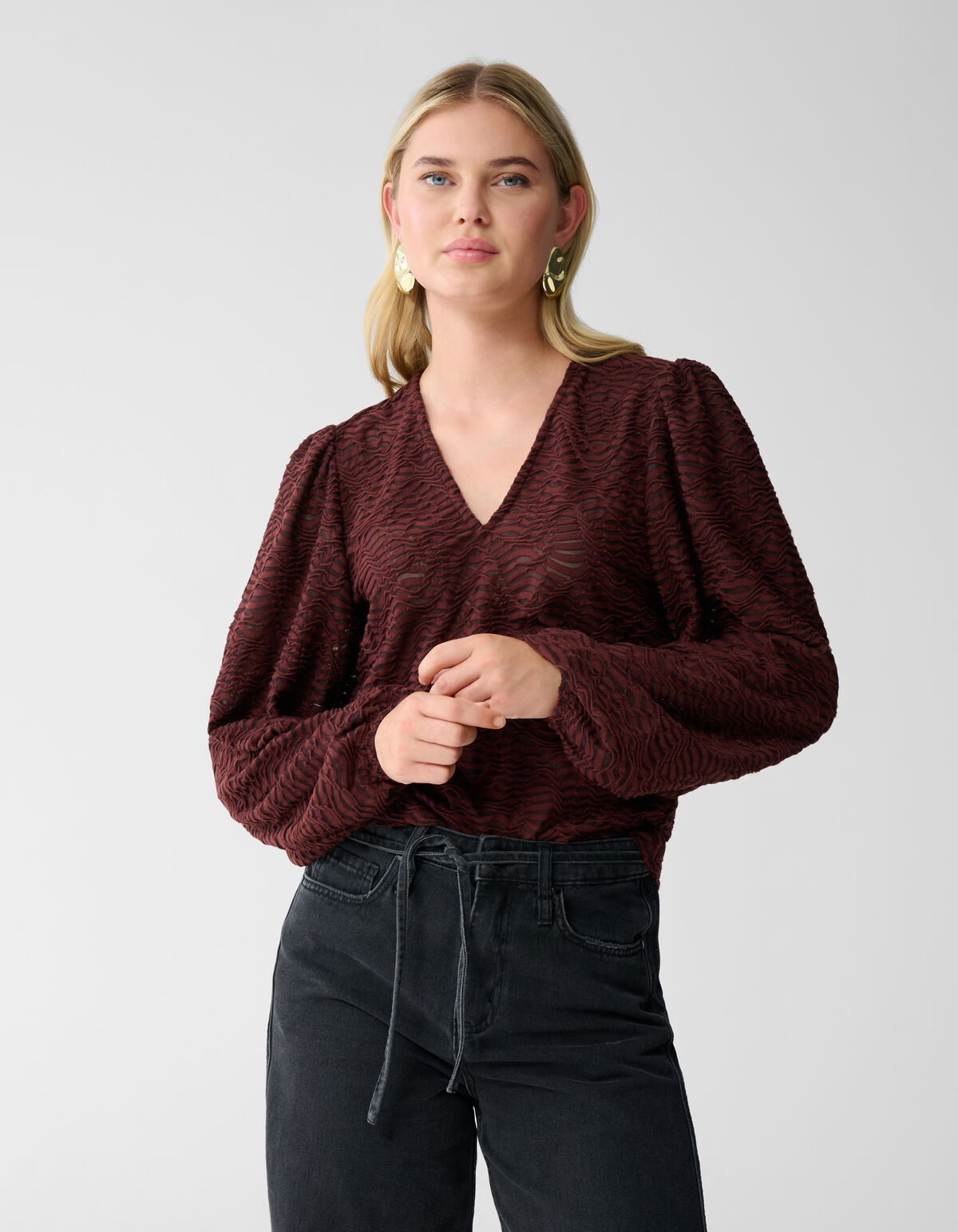 Crinkle V-hals Top Bruin SHOEBY WOMEN