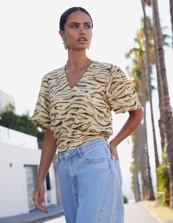 Crinkle Tijger V-Hals Top Lichtgeel SHOEBY WOMEN