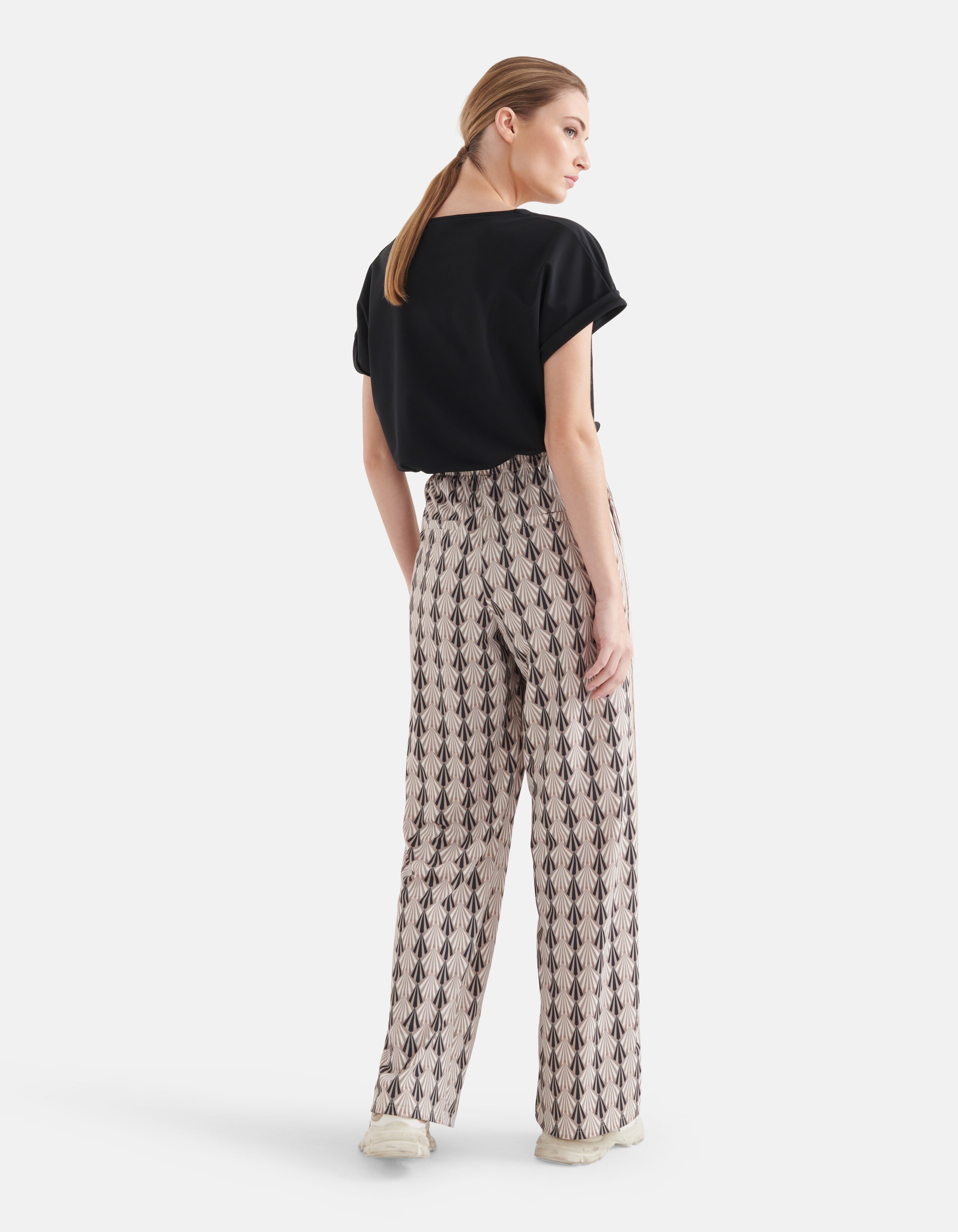 Travel T-shirt Zwart By Mieke SHOEBY WOMEN
