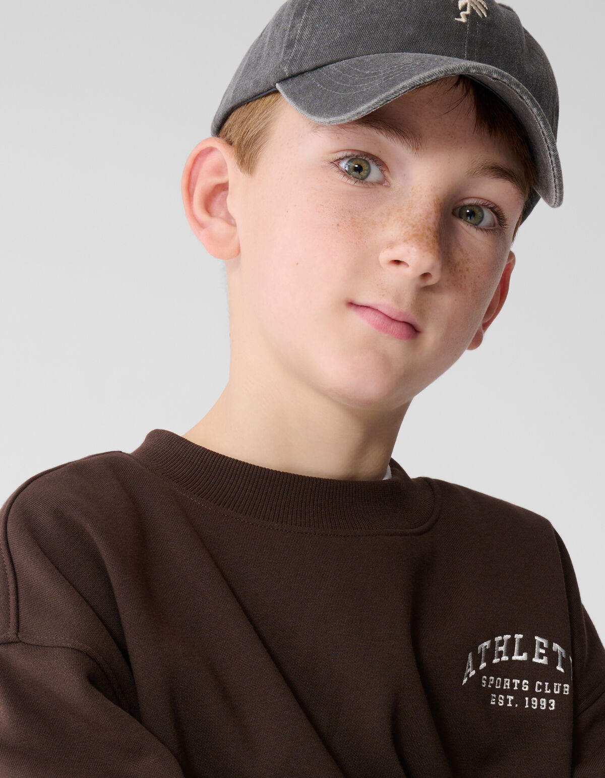 Athletic Artwork Sweater Donkerbruin SHOEBY BOYS