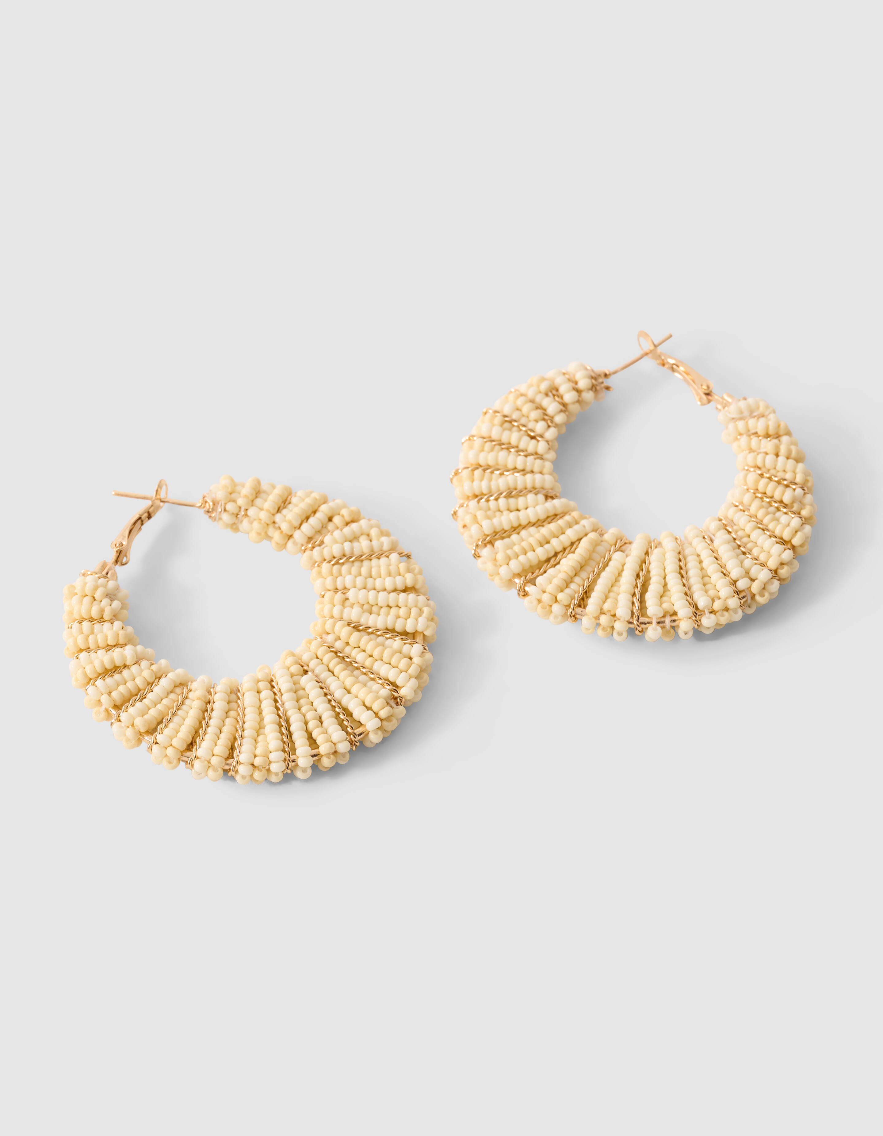 Beaded Hoop Oorbellen Lichtgeel SHOEBY ACCESSOIRES