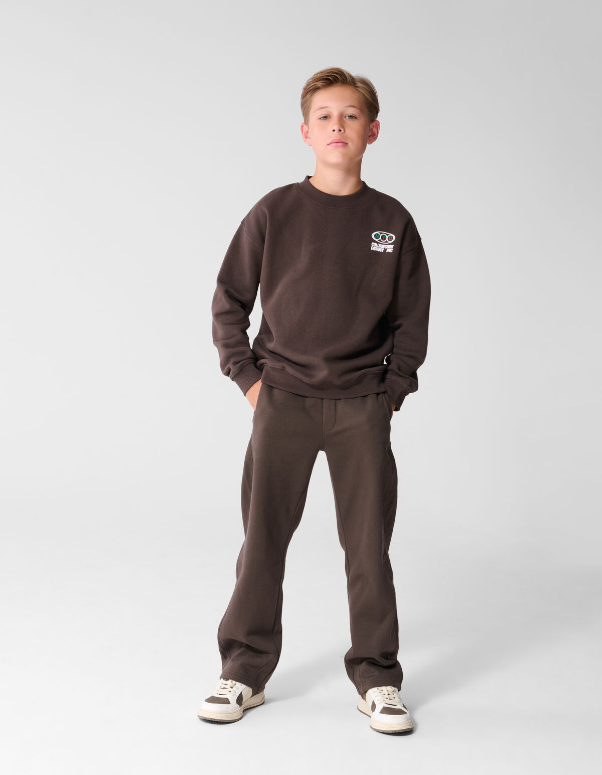 Oversized College Artwork Sweater Donkerbruin SHOEBY BOYS