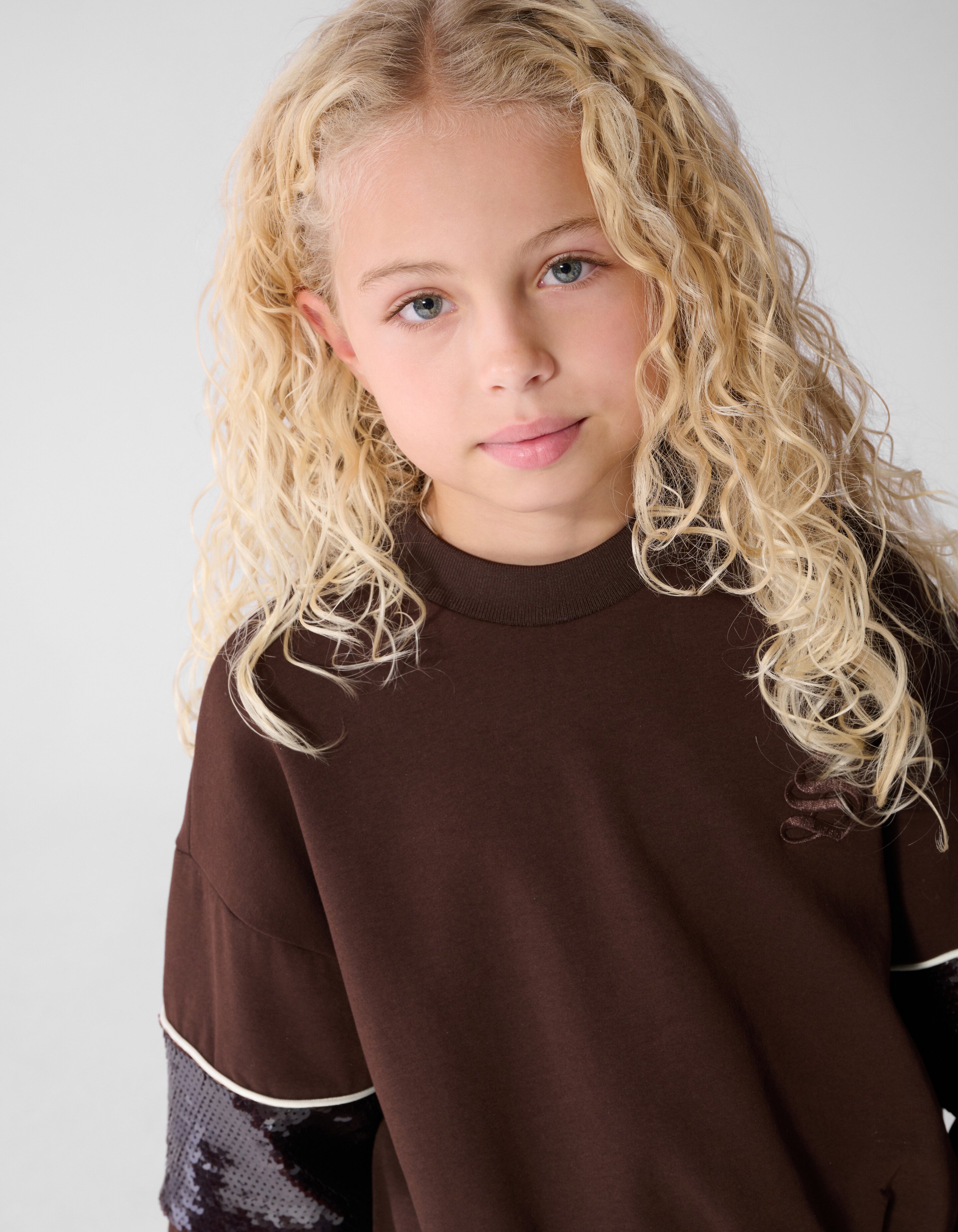 Sporty Pailletten Sweater Bruin SHOEBY GIRLS