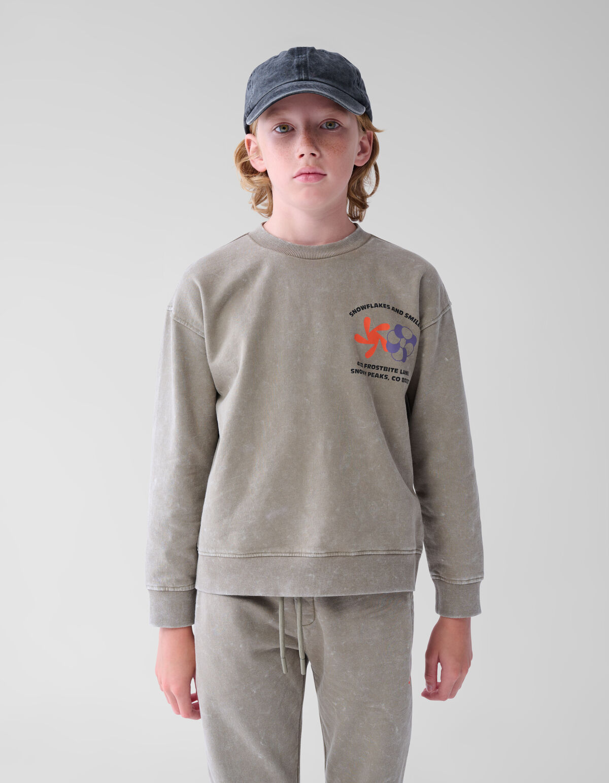 Washed Artwork Sweater Taupe SHOEBY BOYS