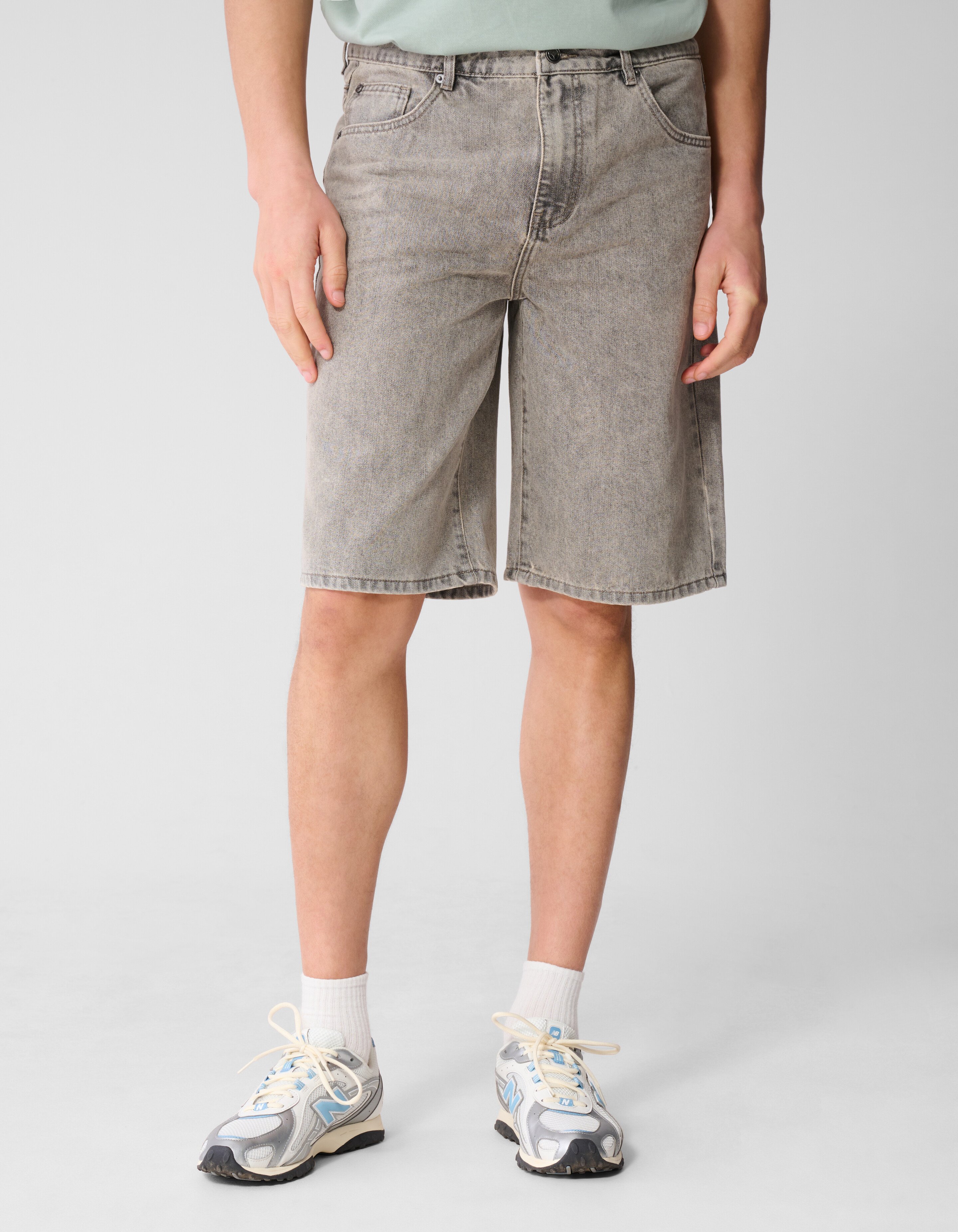 Relaxed Fit Denim Short Lichtgrijs SHOEBY MEN