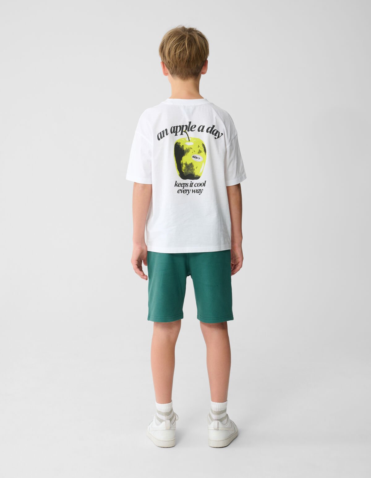 Apple Artwork T-shirt Wit SHOEBY BOYS