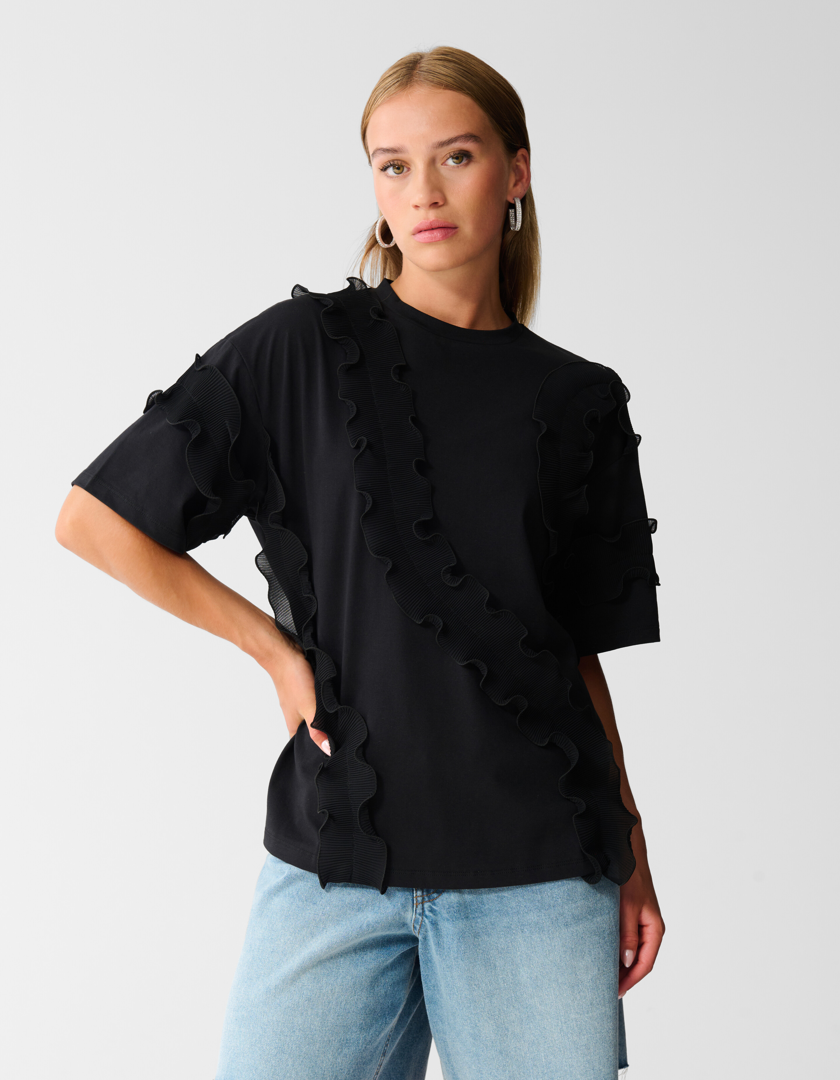 Ruffle T-shirt Zwart SHOEBY WOMEN