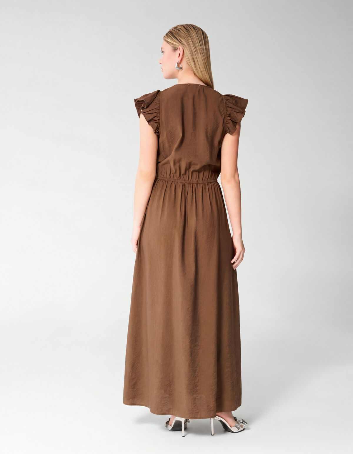 Ruffle V-hals Maxi Jurk Donkerbruin SHOEBY WOMEN