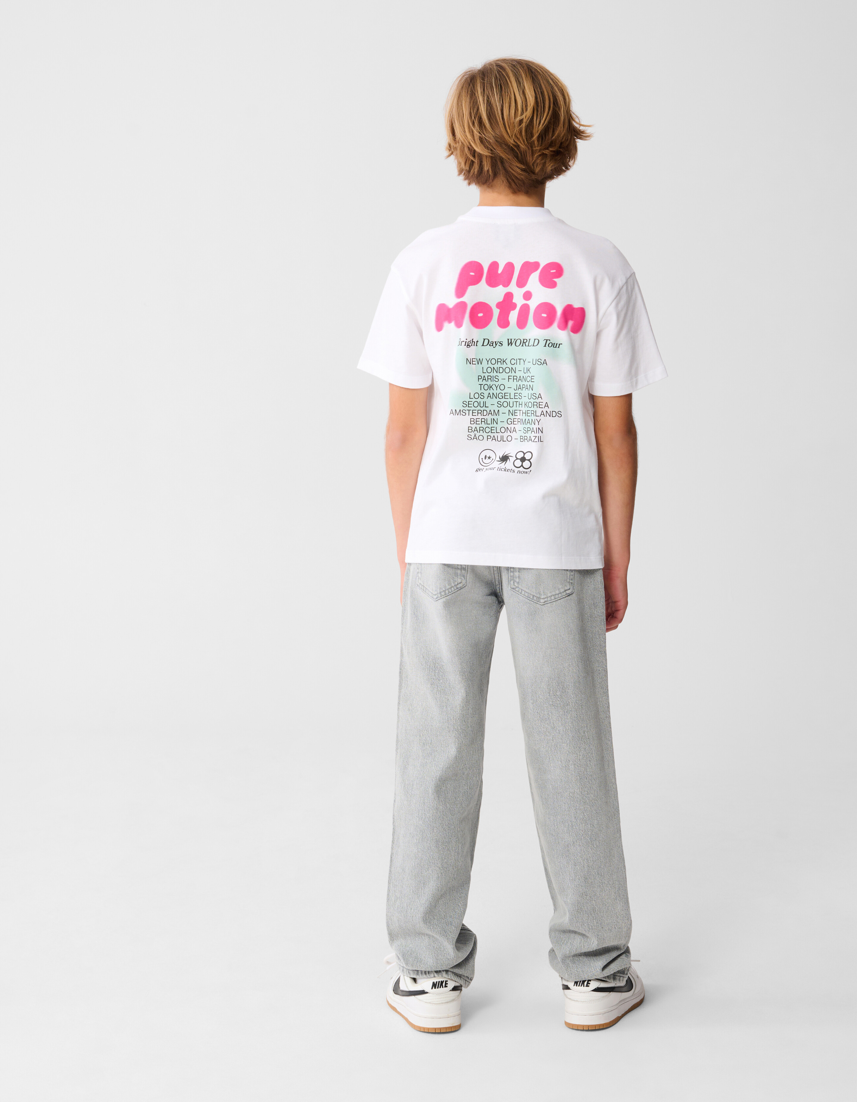 Tour Artwork T-shirt Wit SHOEBY BOYS