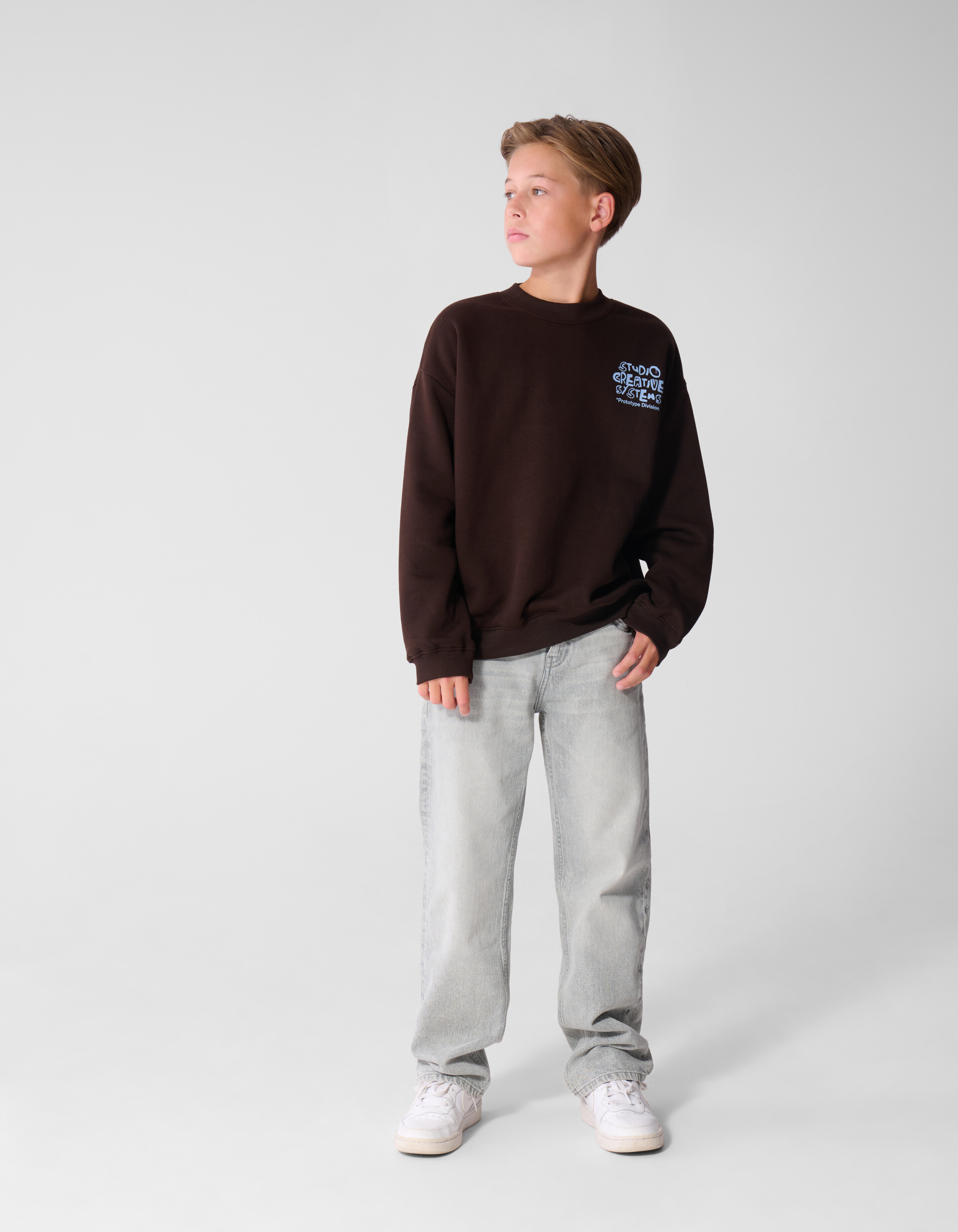 Label Sweater Donkerbruin SHOEBY BOYS