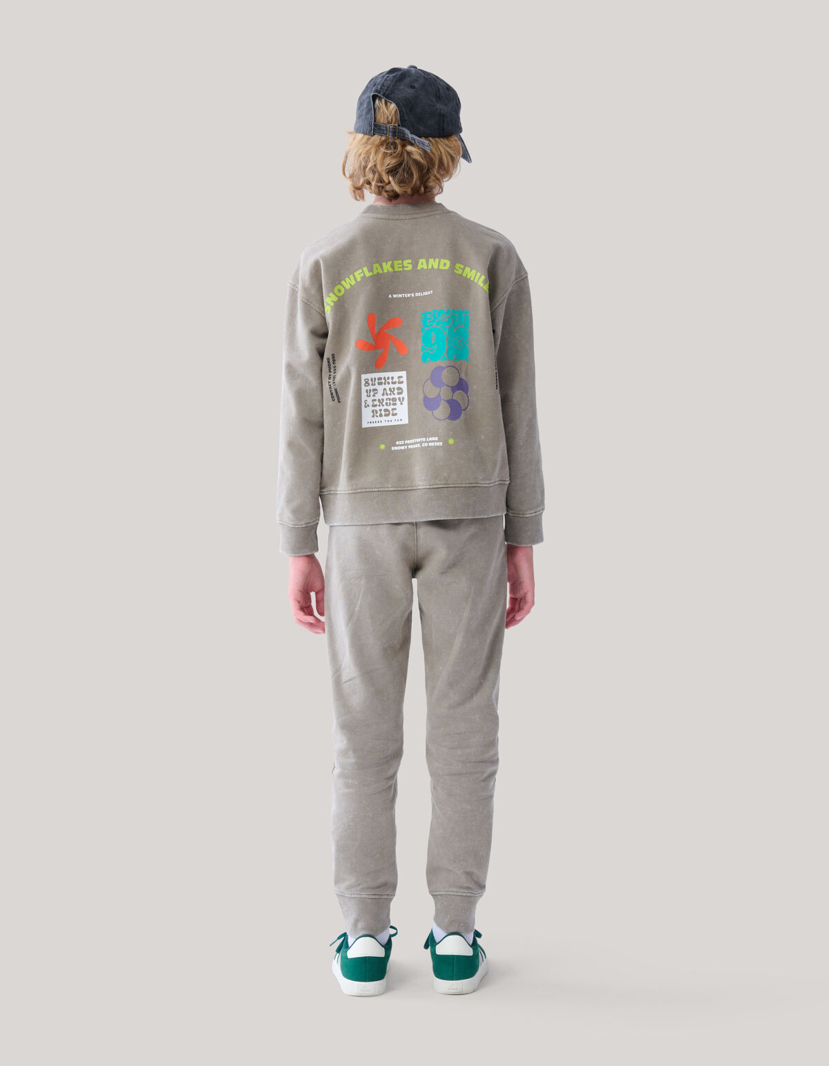 Washed Artwork Sweater Taupe SHOEBY BOYS
