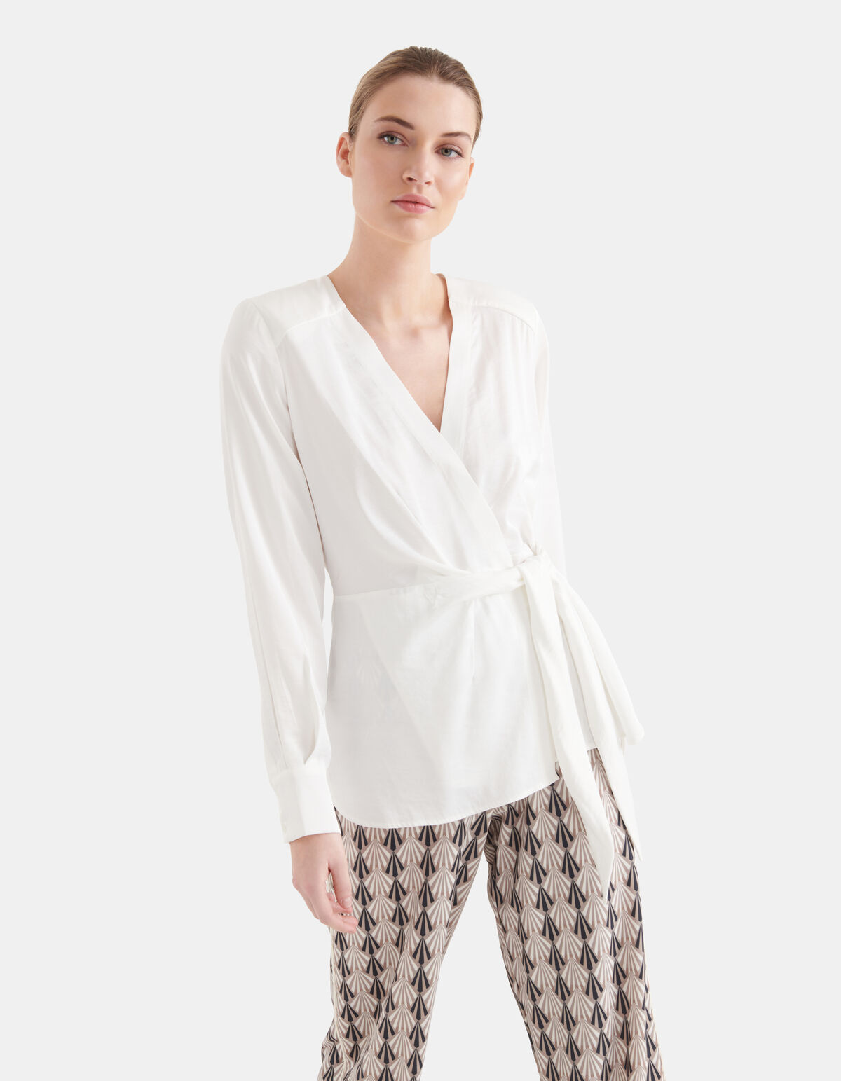 Satijnen Wrap Blouse Gebroken Wit By Mieke SHOEBY WOMEN