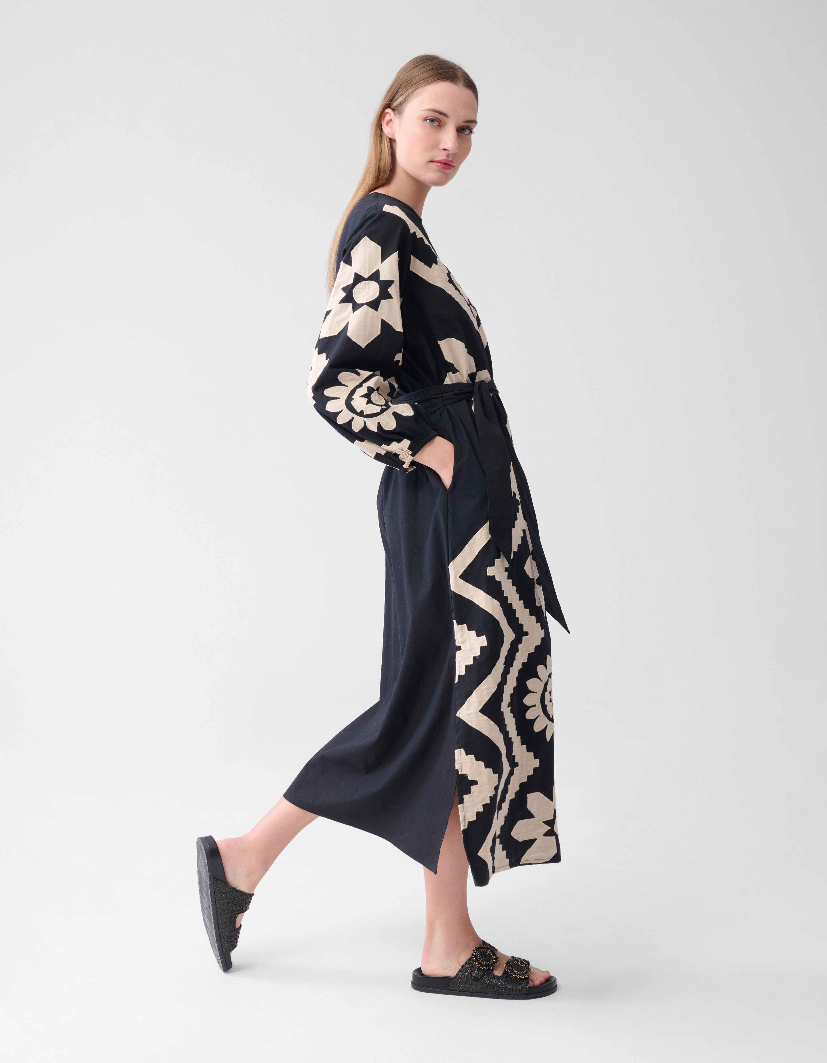 Patch Embroidery Jurk Zwart By Lonneke SHOEBY WOMEN