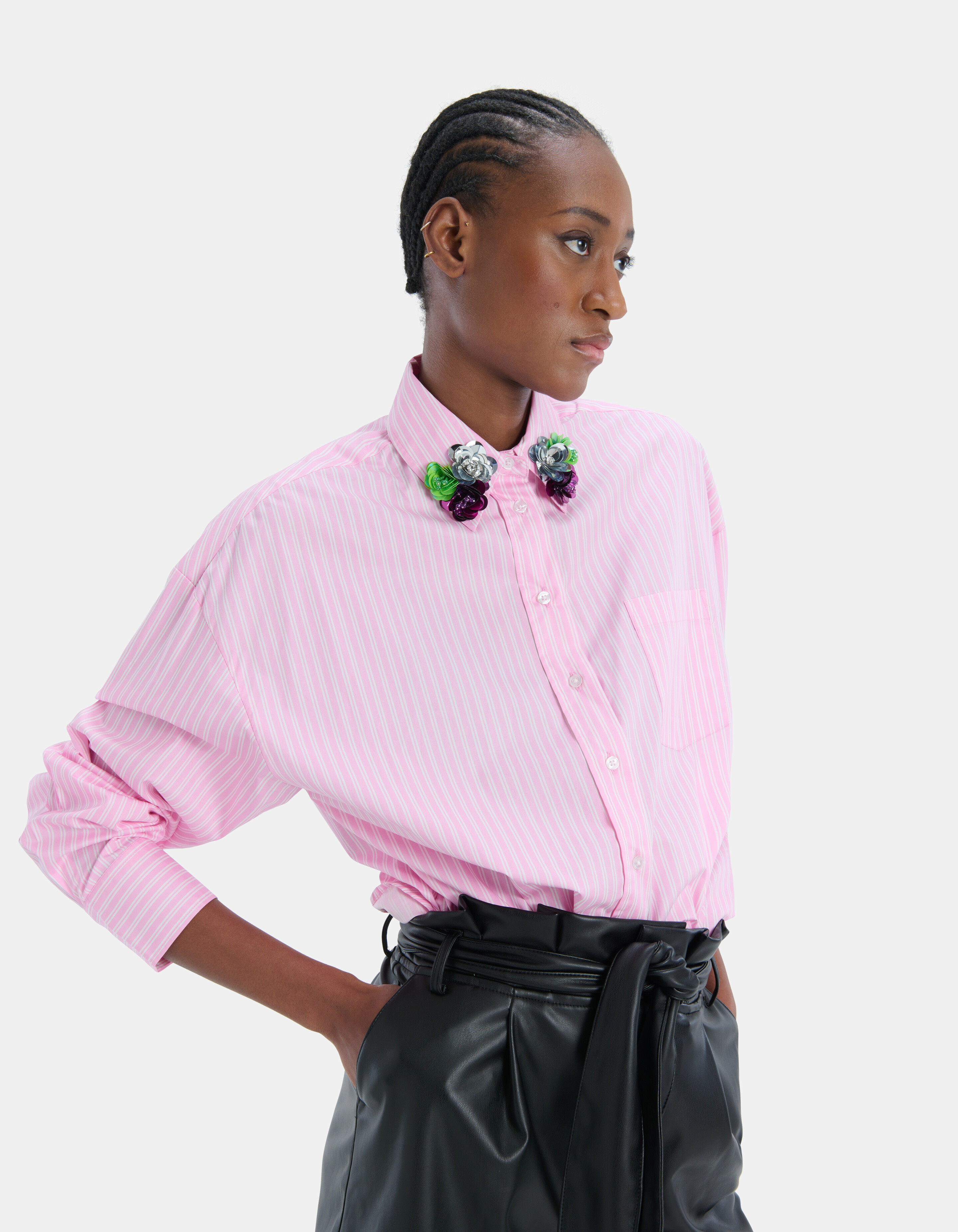Pin Applique Blouse EKSEPT