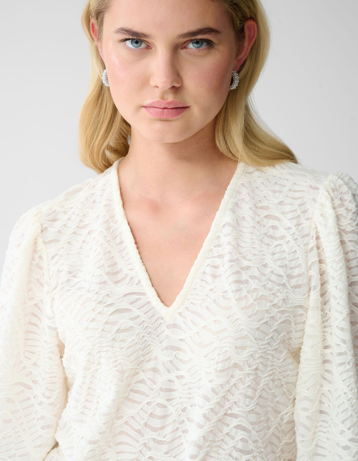 Crinkle V-hals Top Gebroken Wit SHOEBY WOMEN
