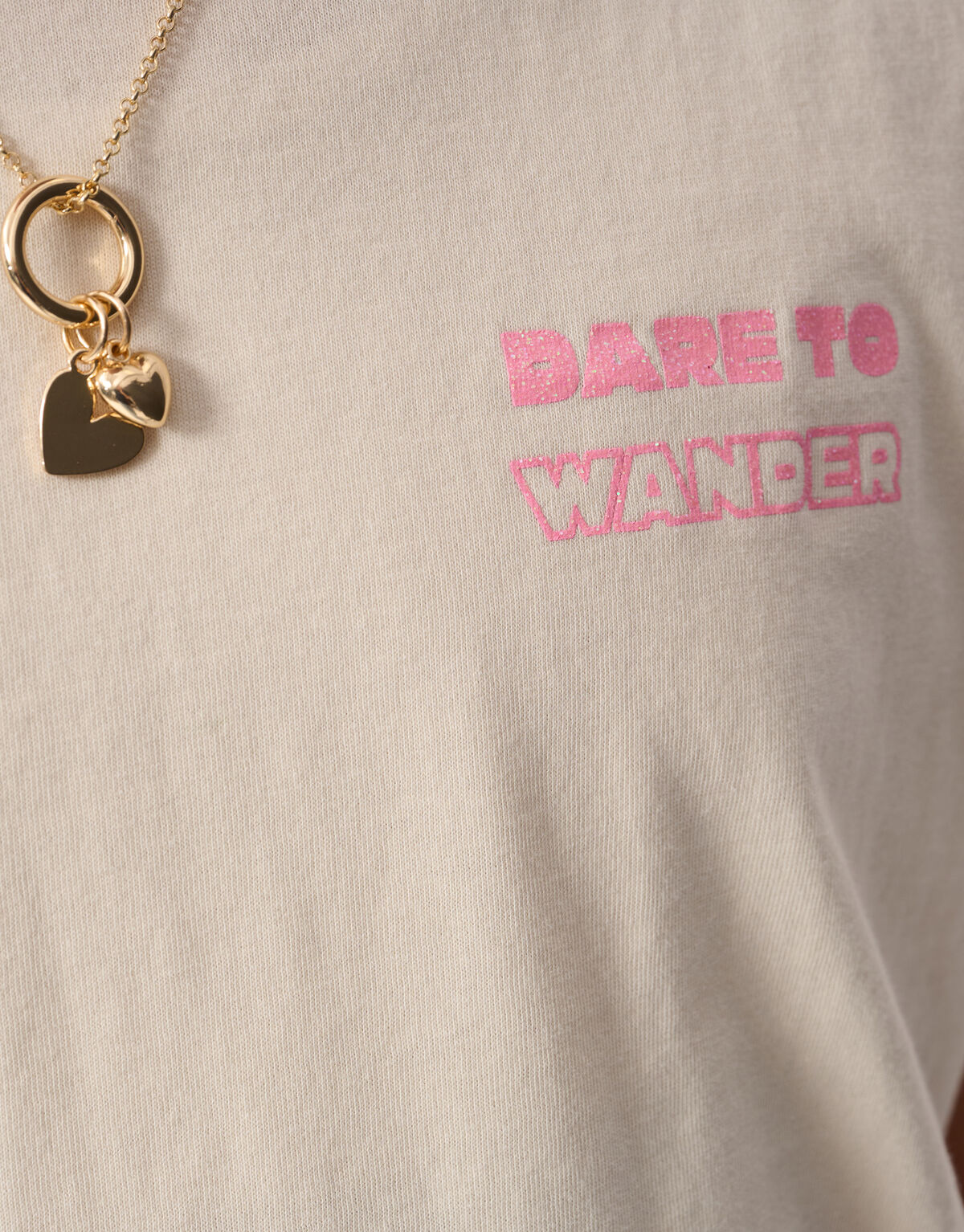 Dare To Wander Artwork T-shirt Gebroken Wit SHOEBY GIRLS