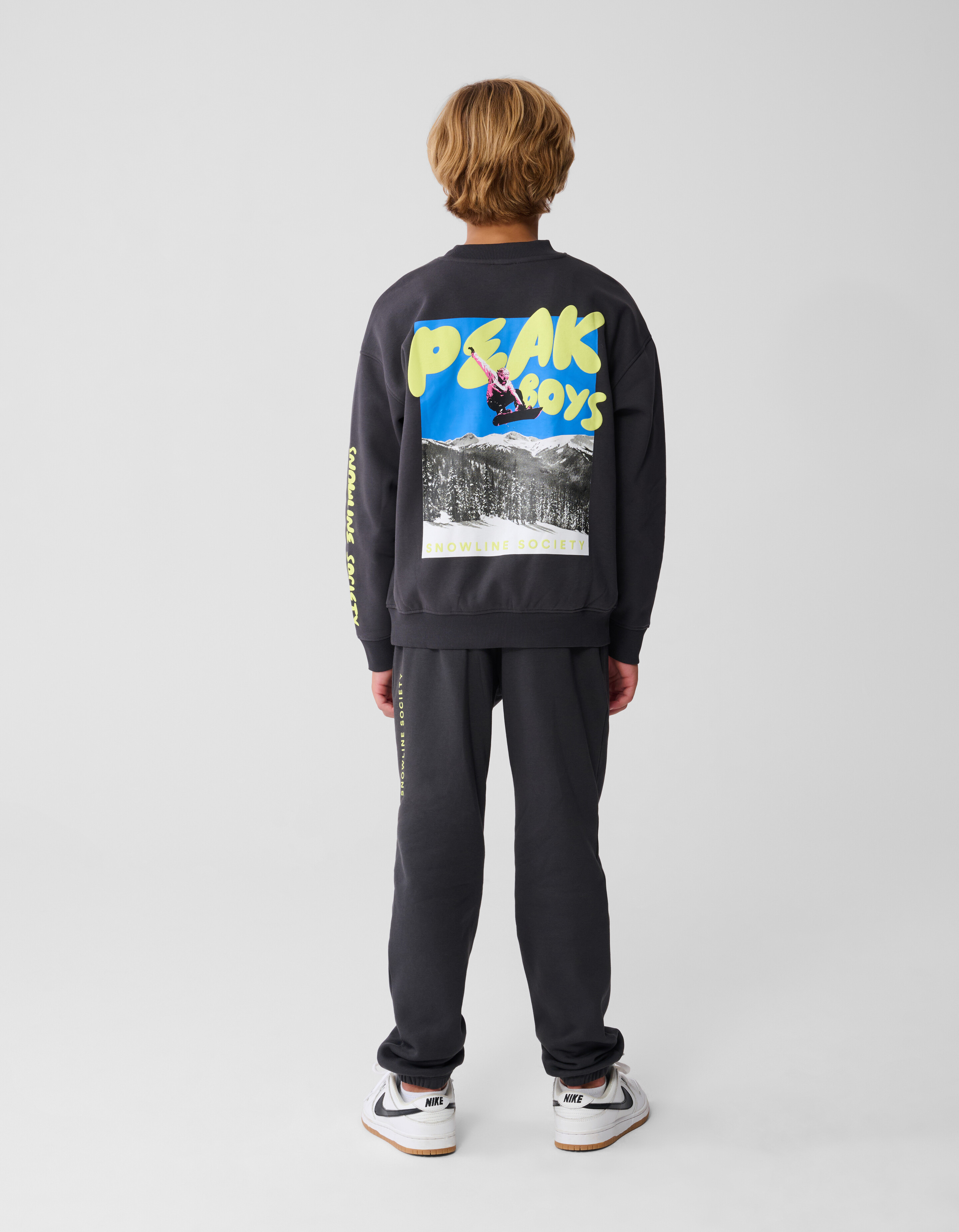 Peak Artwork Sweater Donkergrijs SHOEBY BOYS